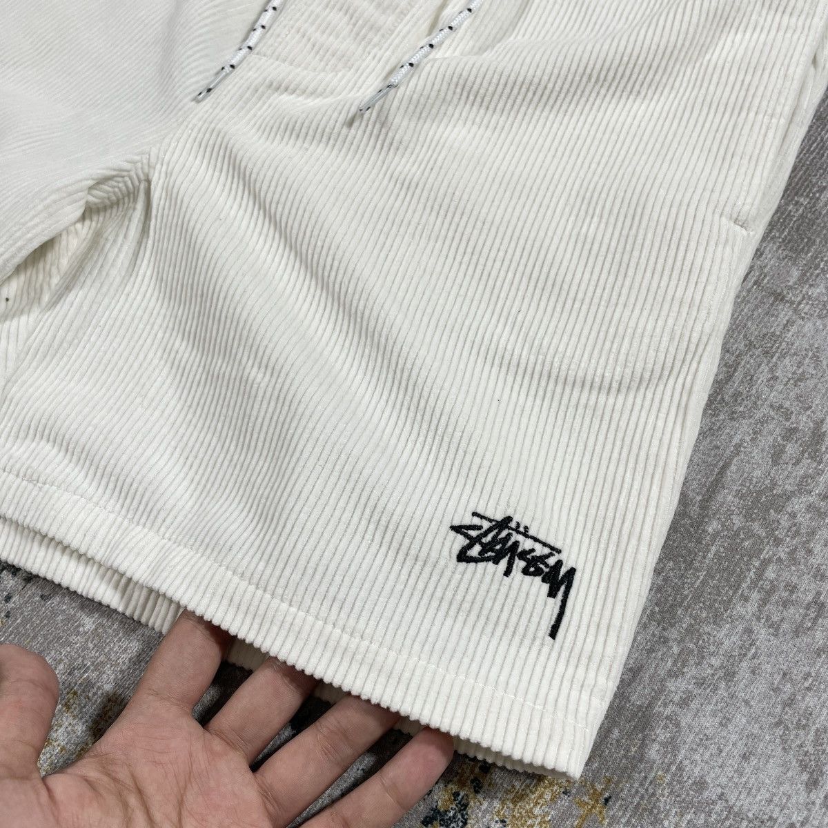 Stussy STUSSY WIDE WALE SHORTS WHITE // 30” Size US 30 / EU 46 - 2 Thumbnail