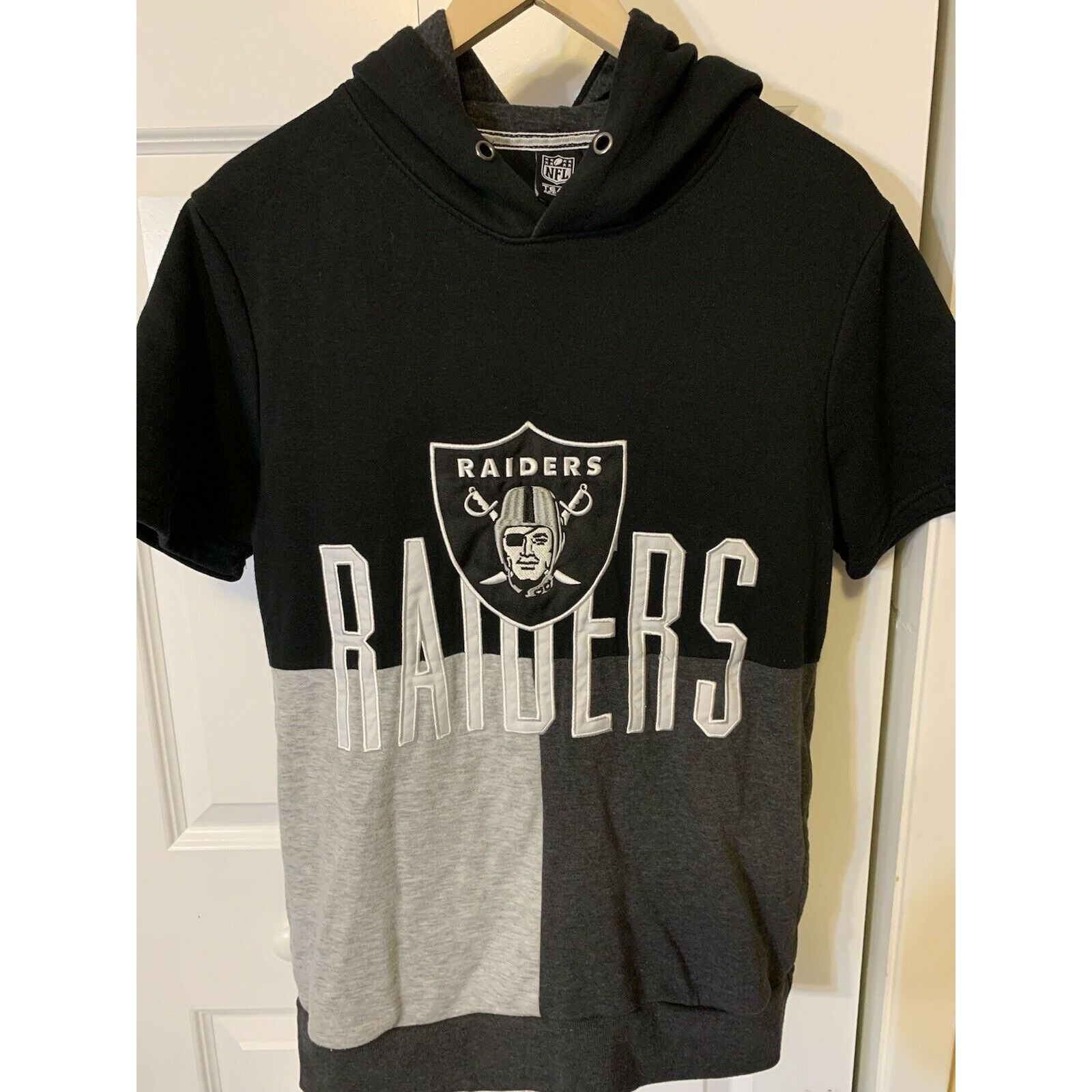 NFL Raiders Men’s Sz S Pullover Style Hoodie Short Sleeve Side P Size US S / EU 44-46 / 1 - 3 Thumbnail
