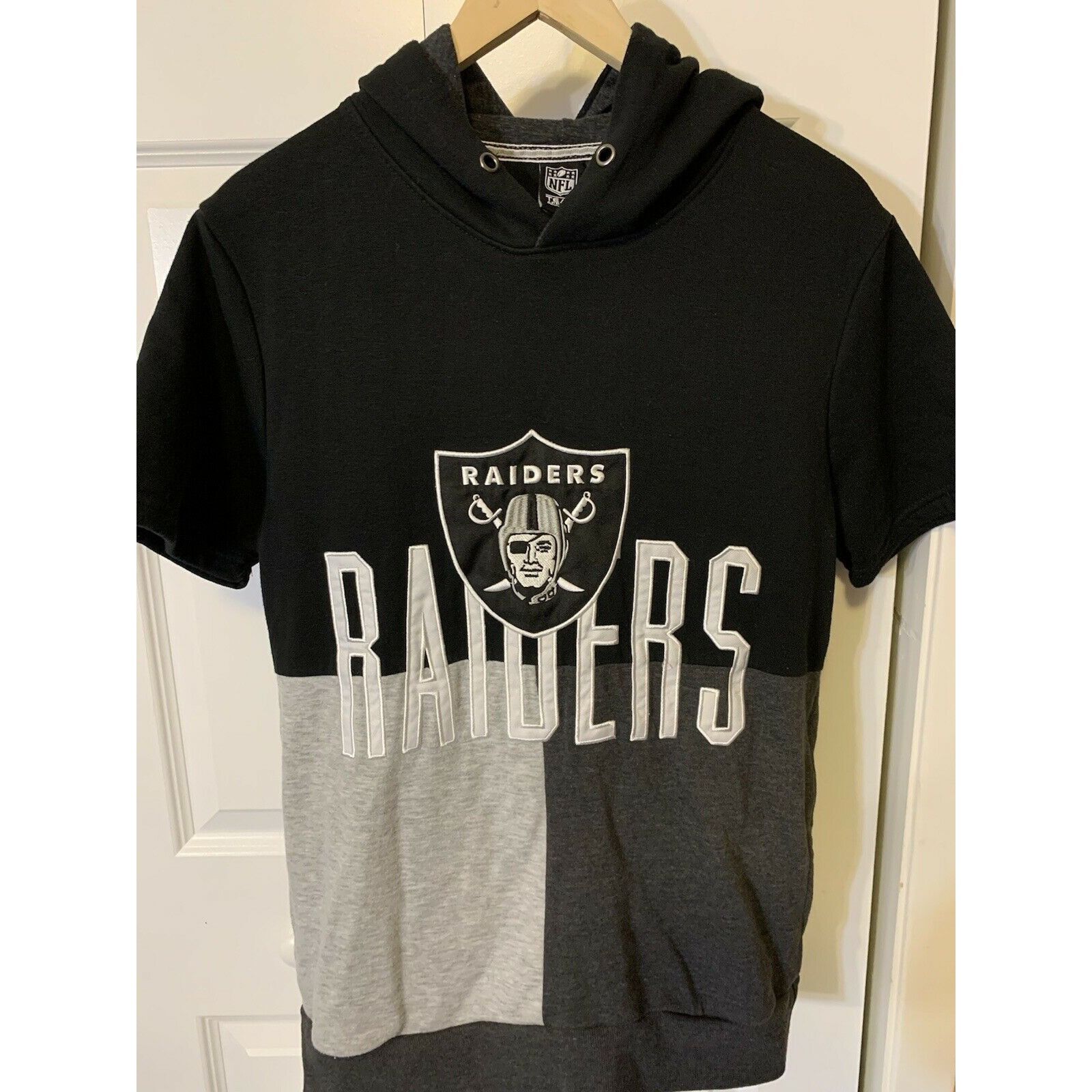 NFL Raiders Men’s Sz S Pullover Style Hoodie Short Sleeve Side P Size US S / EU 44-46 / 1 - 4 Thumbnail