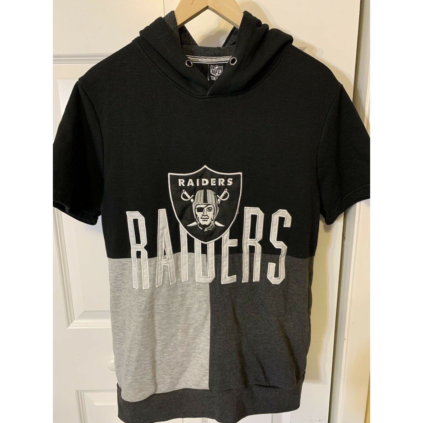 NFL Raiders Men’s Sz S Pullover Style Hoodie Short Sleeve Side P Size US S / EU 44-46 / 1 - 6 Thumbnail