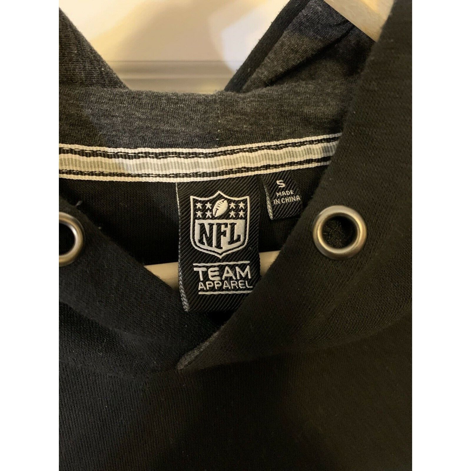 NFL Raiders Men’s Sz S Pullover Style Hoodie Short Sleeve Side P Size US S / EU 44-46 / 1 - 2 Thumbnail