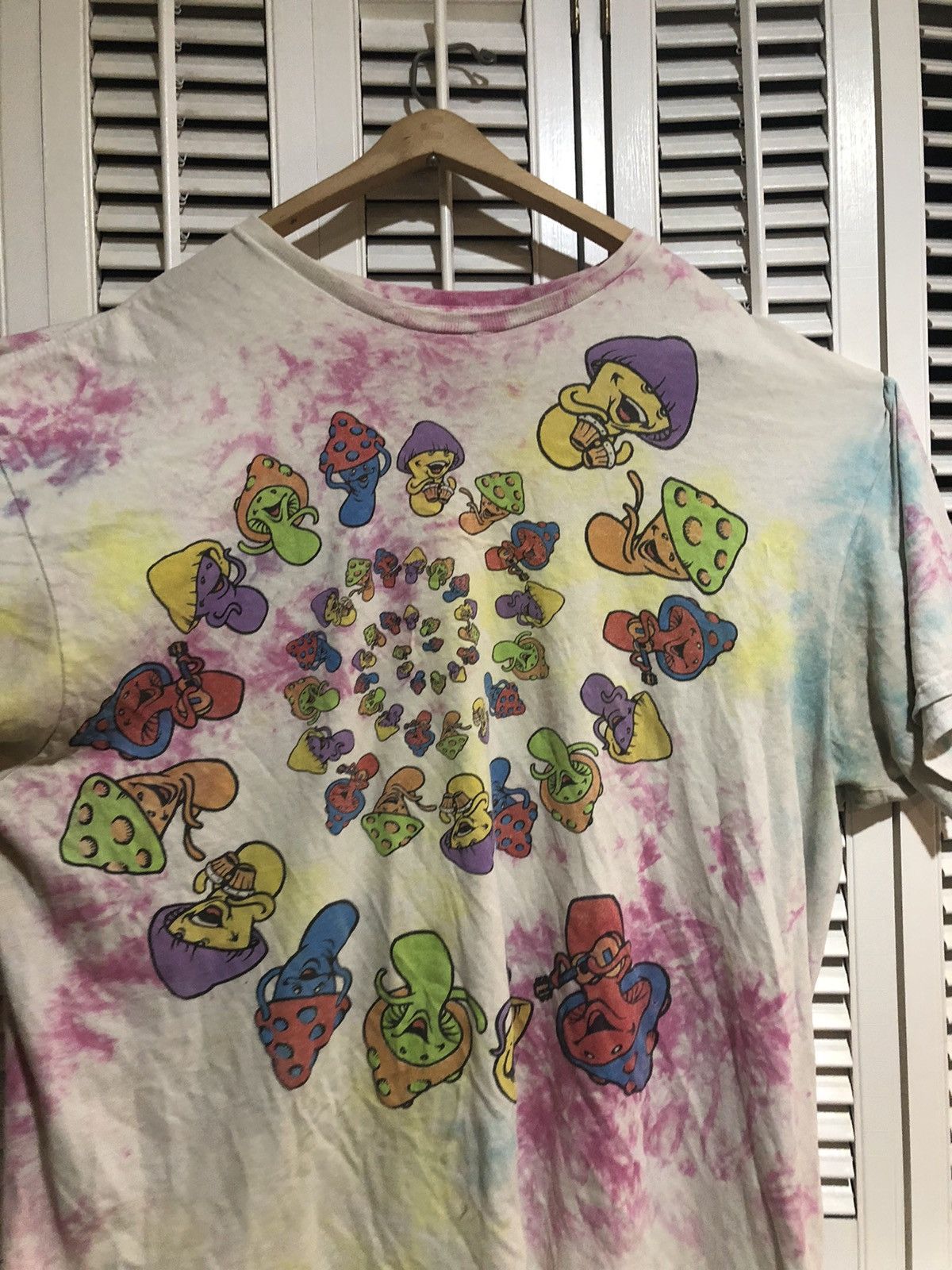 Liquid Blue 2016 Liquid Blue “Marching Mushrooms” Shirt Size US XXL / EU 58 / 5 - 1 Thumbnail