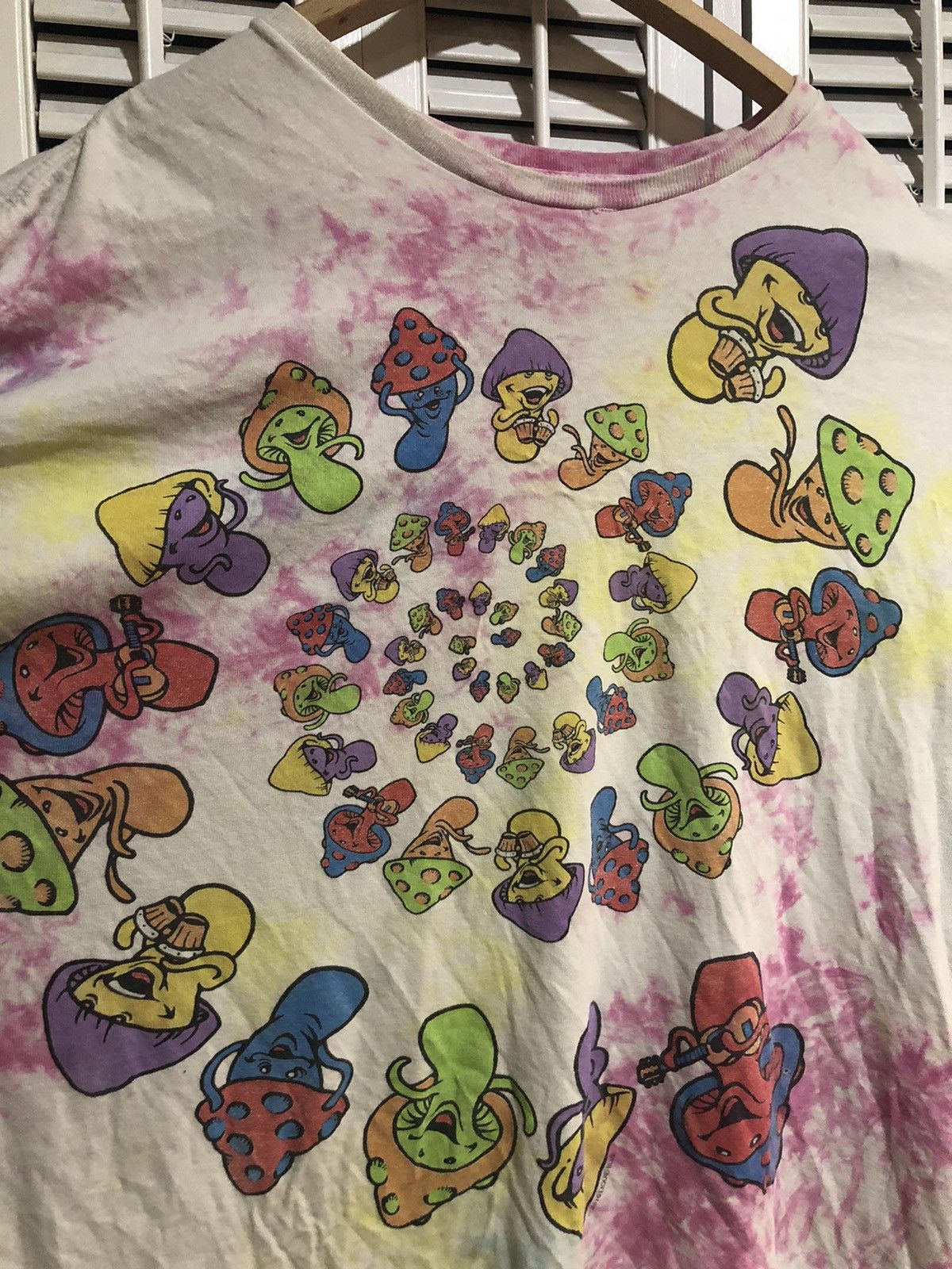 Liquid Blue 2016 Liquid Blue “Marching Mushrooms” Shirt Size US XXL / EU 58 / 5 - 2 Thumbnail