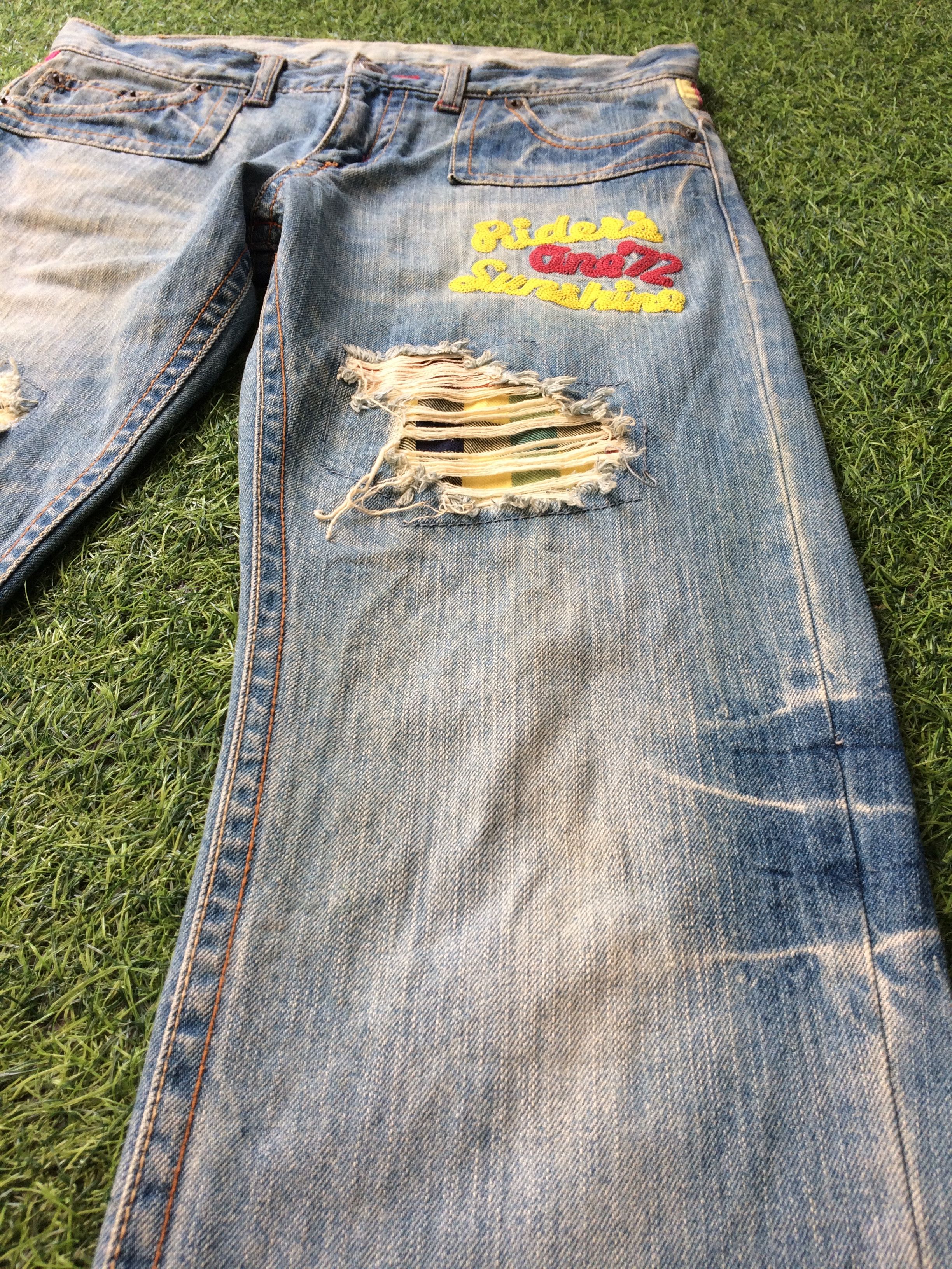 Japanese Brand Japan Spell Out Embroidered Distressed Jeans #D-481 Size US 31 - 7 Thumbnail