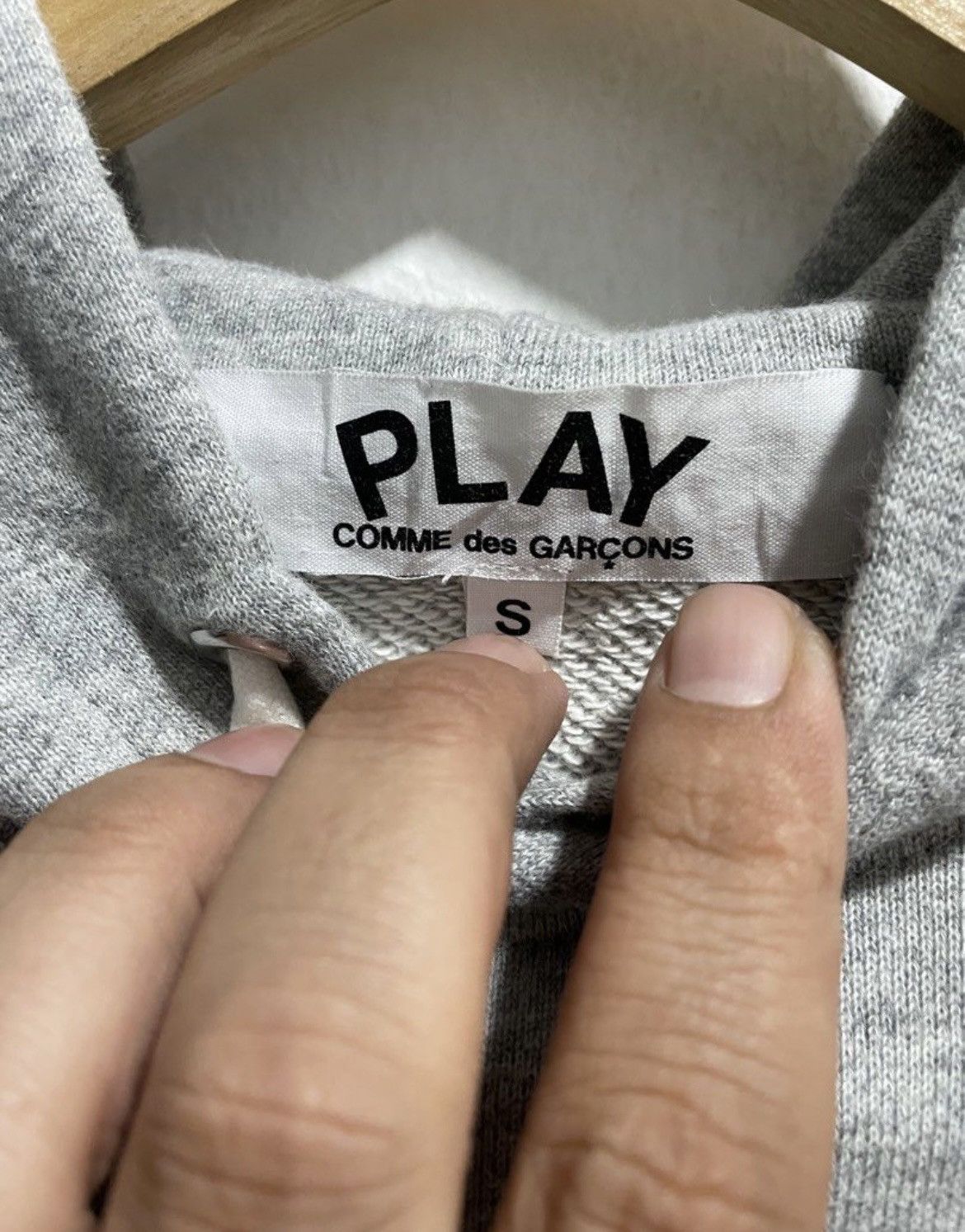 Comme des Garcons Comme Des Garcons Play Hoodie Size US S / EU 44-46 / 1 - 5 Thumbnail