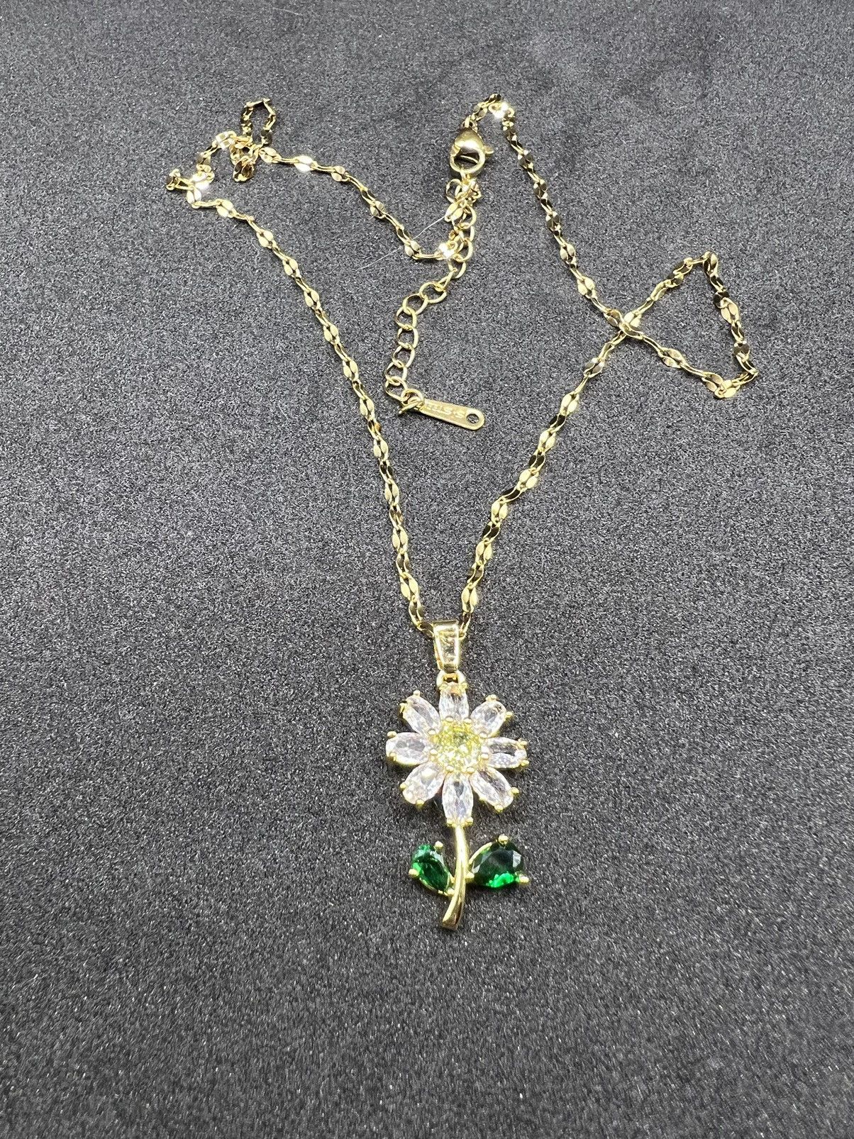 Other Daisy flower gold chain necklace Size ONE SIZE - 4 Thumbnail