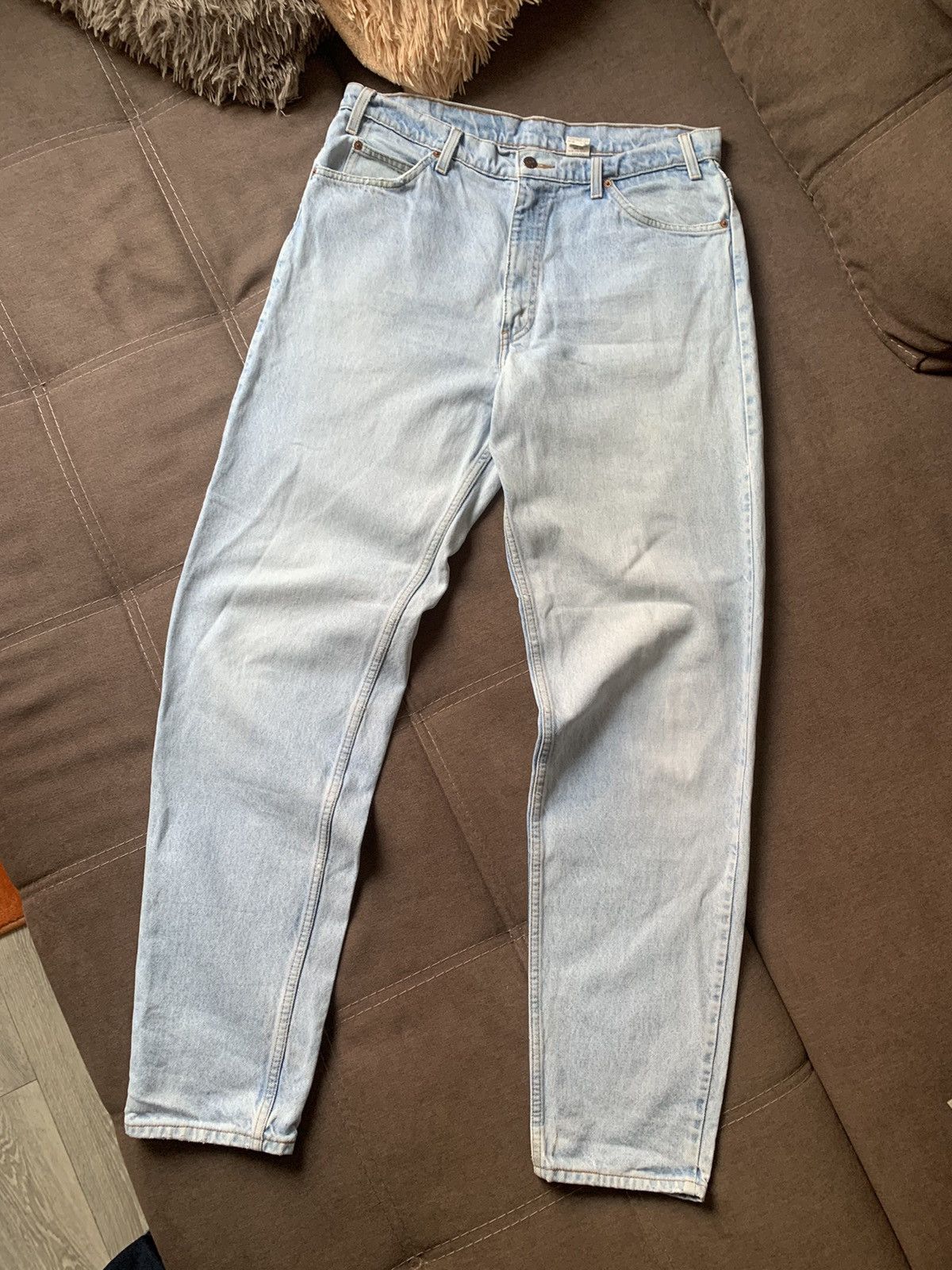 Vintage Levi’s 550 Distressed Relaxed Fit Light Wash Denim Menswear