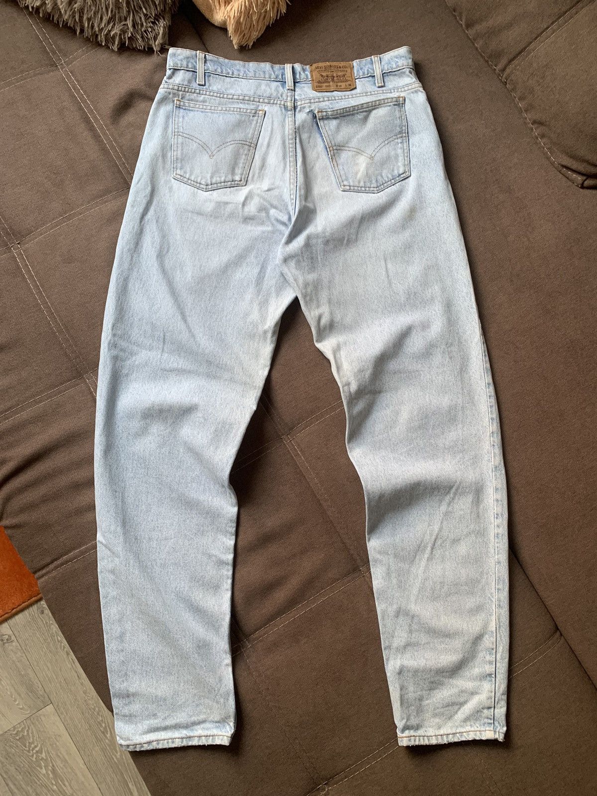 Vintage Levi’s 550 Distressed Relaxed Fit Light Wash Denim Menswear