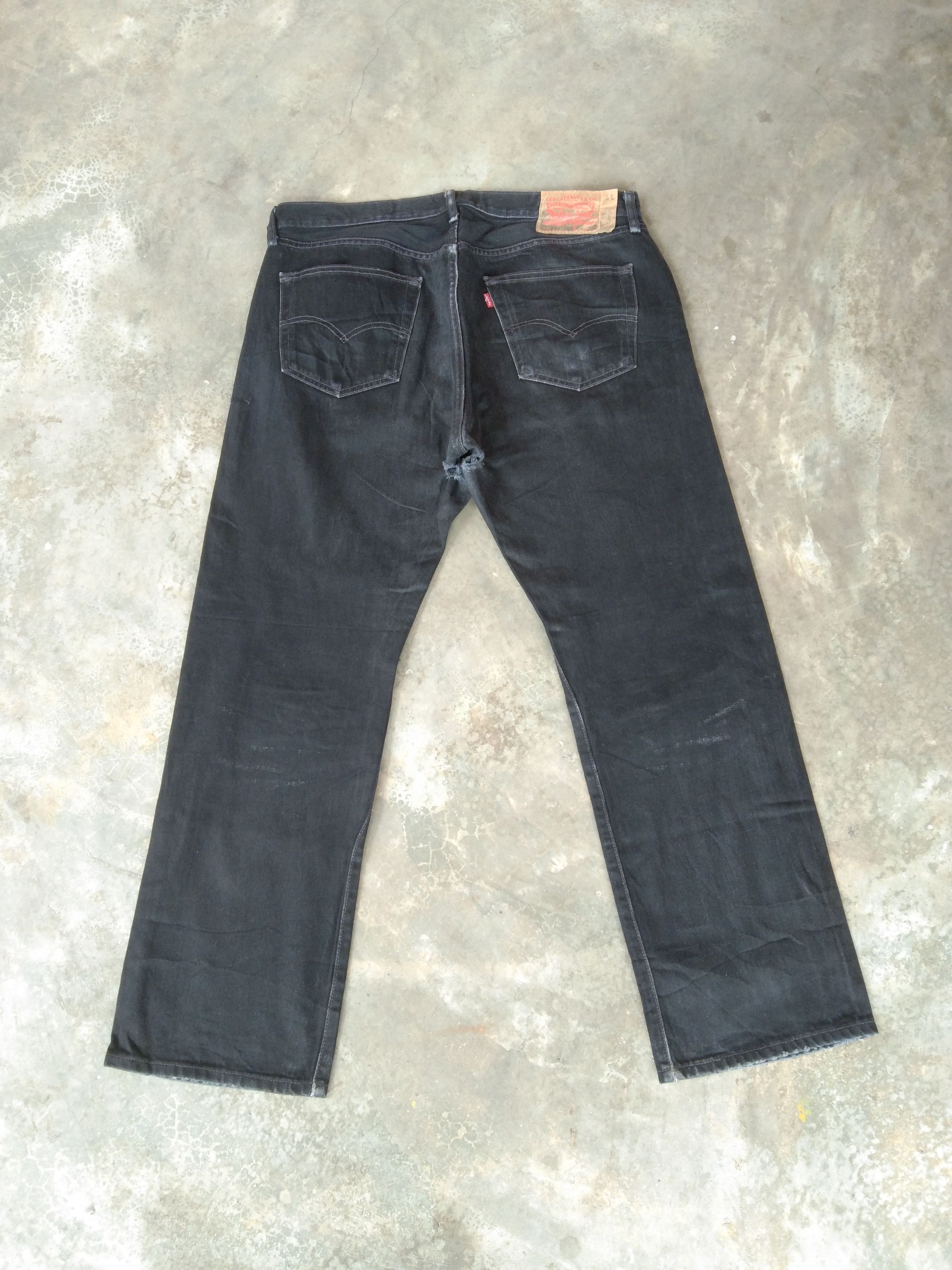 Levi's Vintage Levi's 501 Black Straight Leg Distressed Jeans 36x30 Size US 36 / EU 52 - 2 Thumbnail
