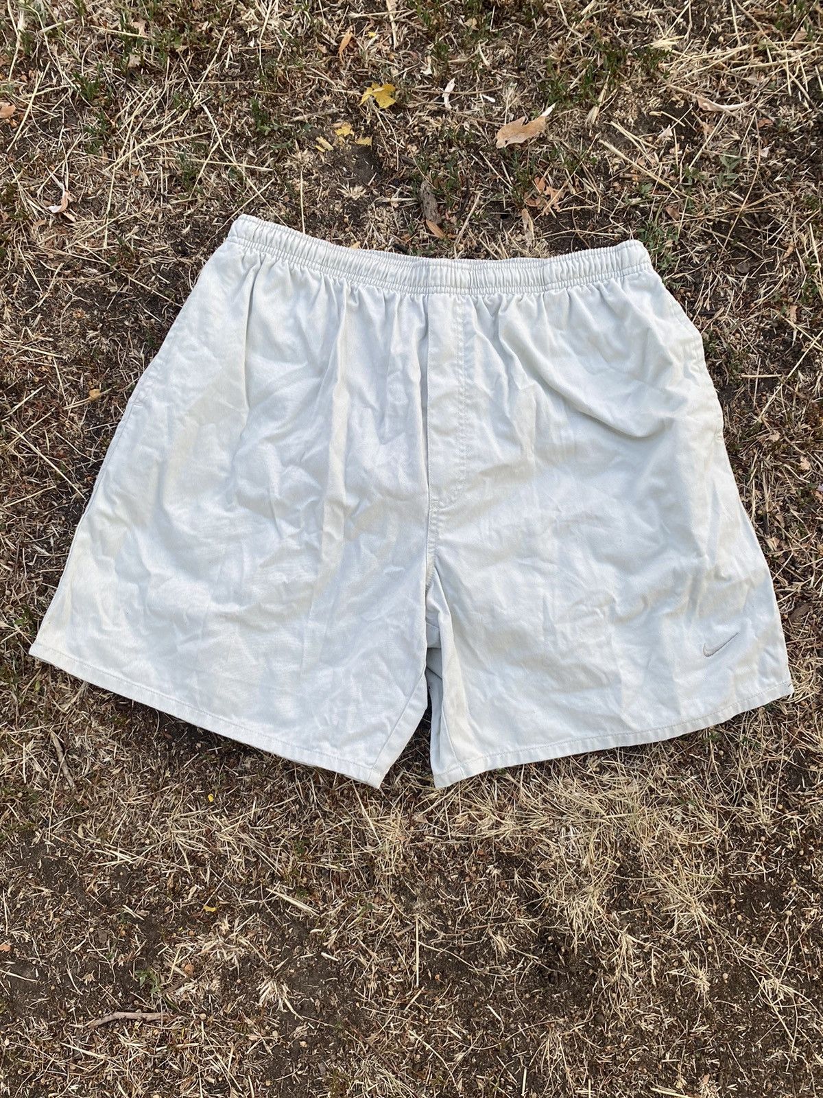 Nike Vintage Nike shorts streetwear swoosh casual y2k size XL Size US 36 / EU 52 - 1 Thumbnail