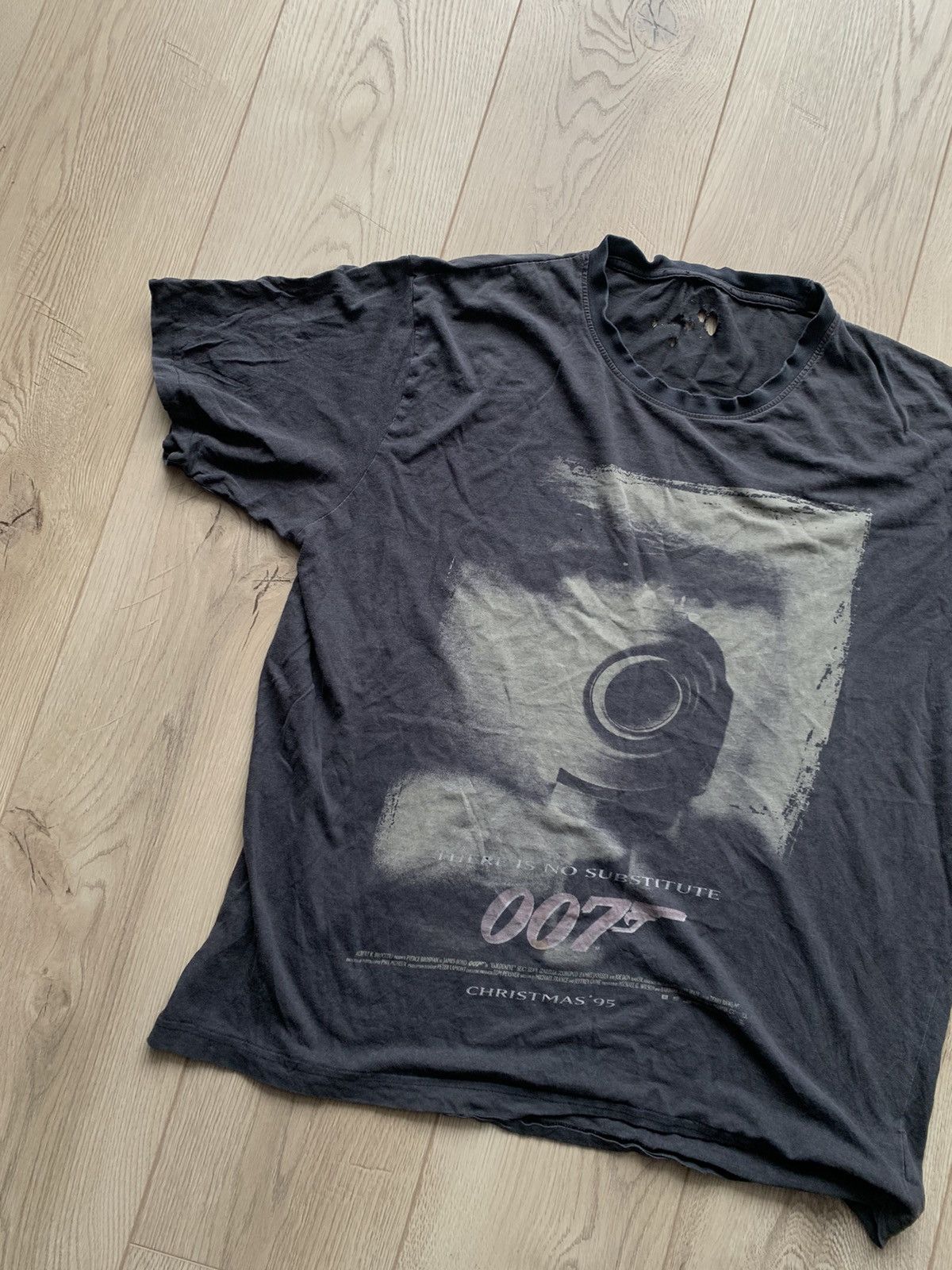 Other 1995 James Bond 007 gun barrel golden eye vintage rare tee Size US XXL / EU 58 / 5 - 2 Thumbnail