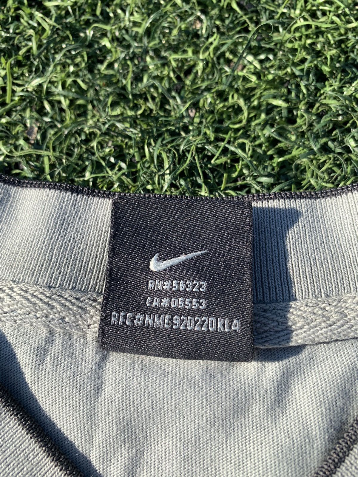 Nike × Vintage Vintage Nike Center Swoosh Tee Y2K Mini Logo T-shirt Size US XL / EU 56 / 4 - 3 Thumbnail