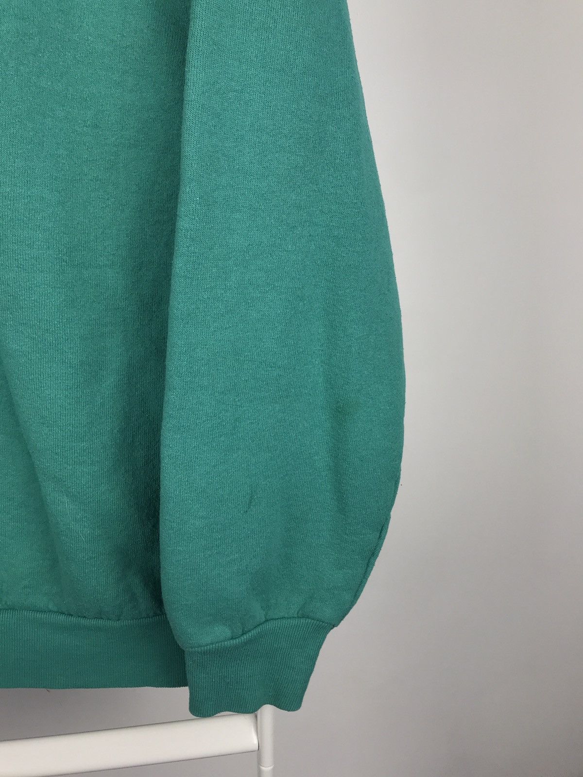 Vintage Vintage Fruit Of The Loom Sweatshirt Made in USA Boxie Fit Size US L / EU 52-54 / 3 - 3 Thumbnail
