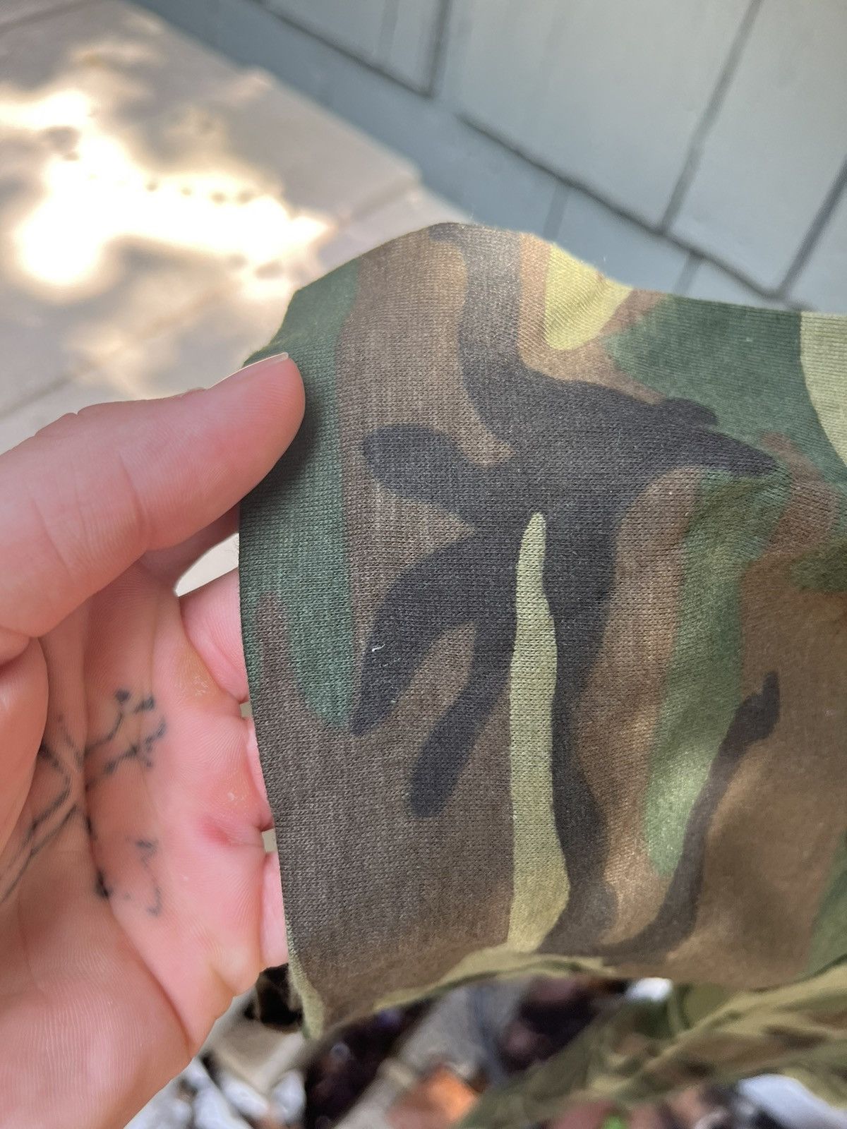 Vintage Vintage Camo Made in USA Paper Thin Uzi Gun Graphic Tee Size US XL / EU 56 / 4 - 6 Thumbnail