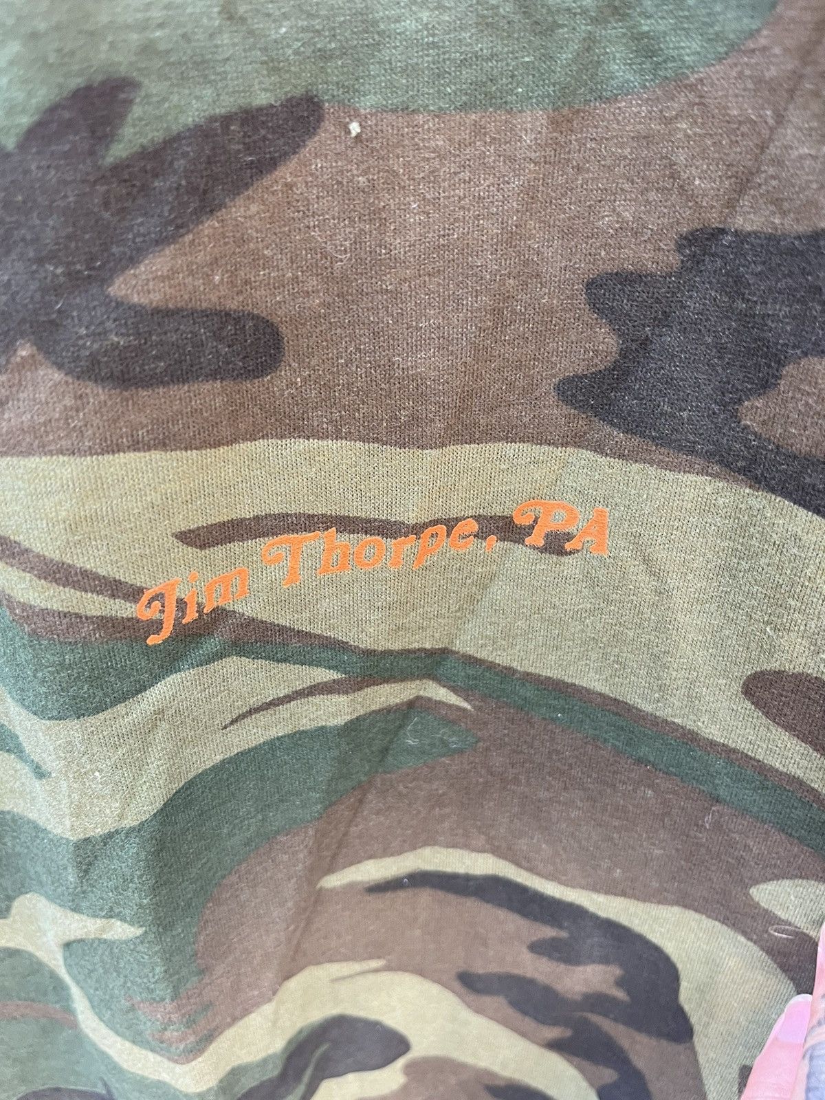 Vintage Vintage Camo Made in USA Paper Thin Uzi Gun Graphic Tee Size US XL / EU 56 / 4 - 4 Thumbnail