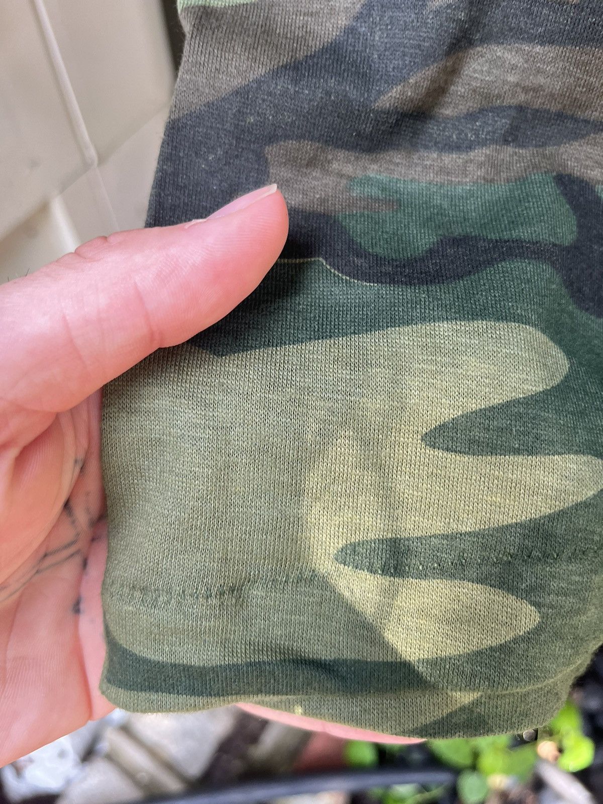 Vintage Vintage Camo Made in USA Paper Thin Uzi Gun Graphic Tee Size US XL / EU 56 / 4 - 5 Thumbnail