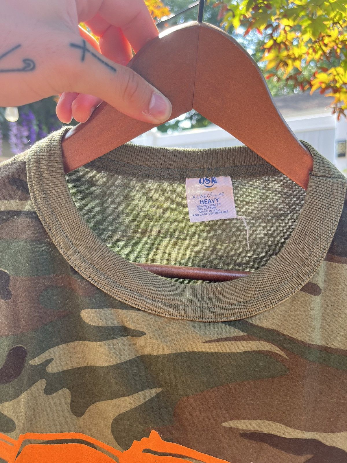 Vintage Vintage Camo Made in USA Paper Thin Uzi Gun Graphic Tee Size US XL / EU 56 / 4 - 1 Thumbnail