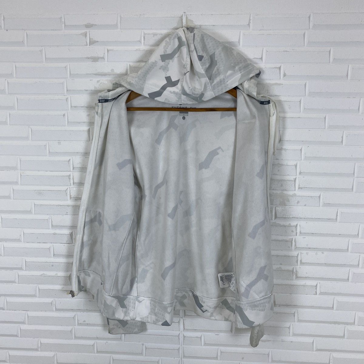 Nike Nike Therma Fit Embroidered Swoosh Hooded Jacket Size US L / EU 52-54 / 3 - 17 Thumbnail