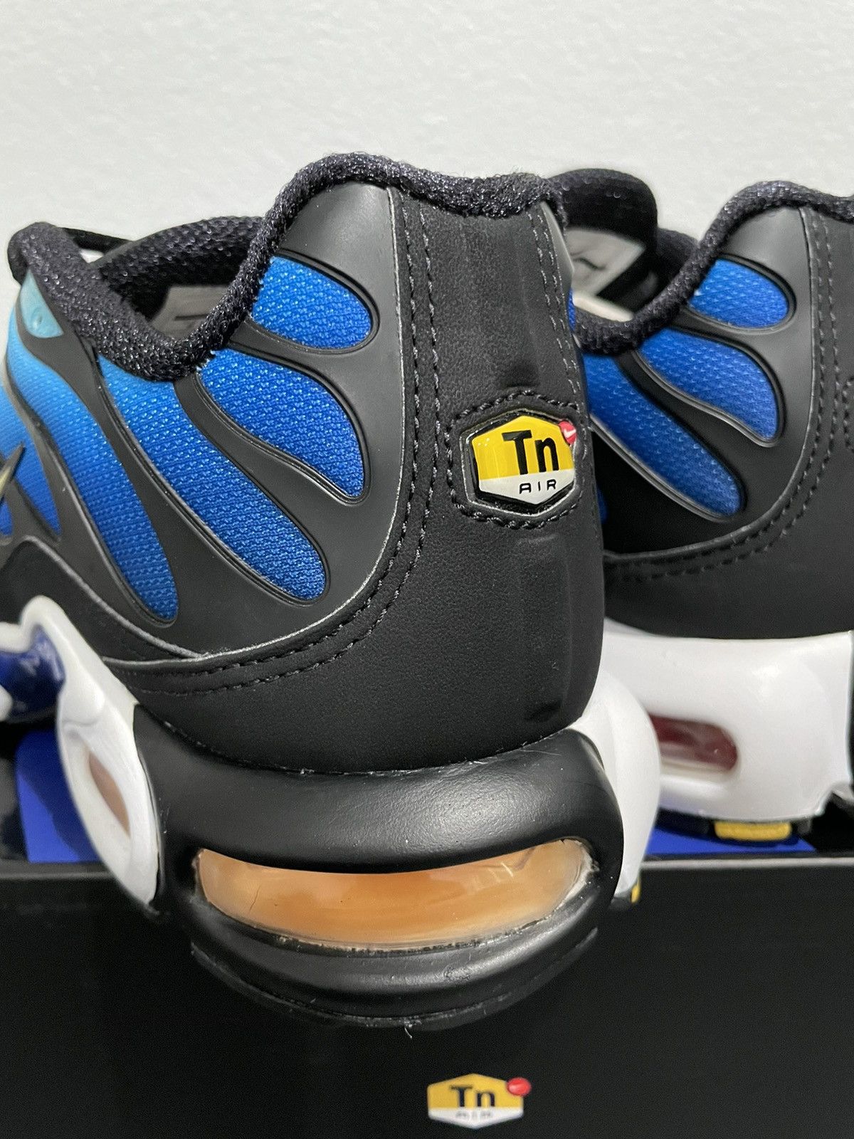 Nike 2018 Nike OG Air Max Plus Hyper Blue Size US 9 / EU 42 - 6 Thumbnail