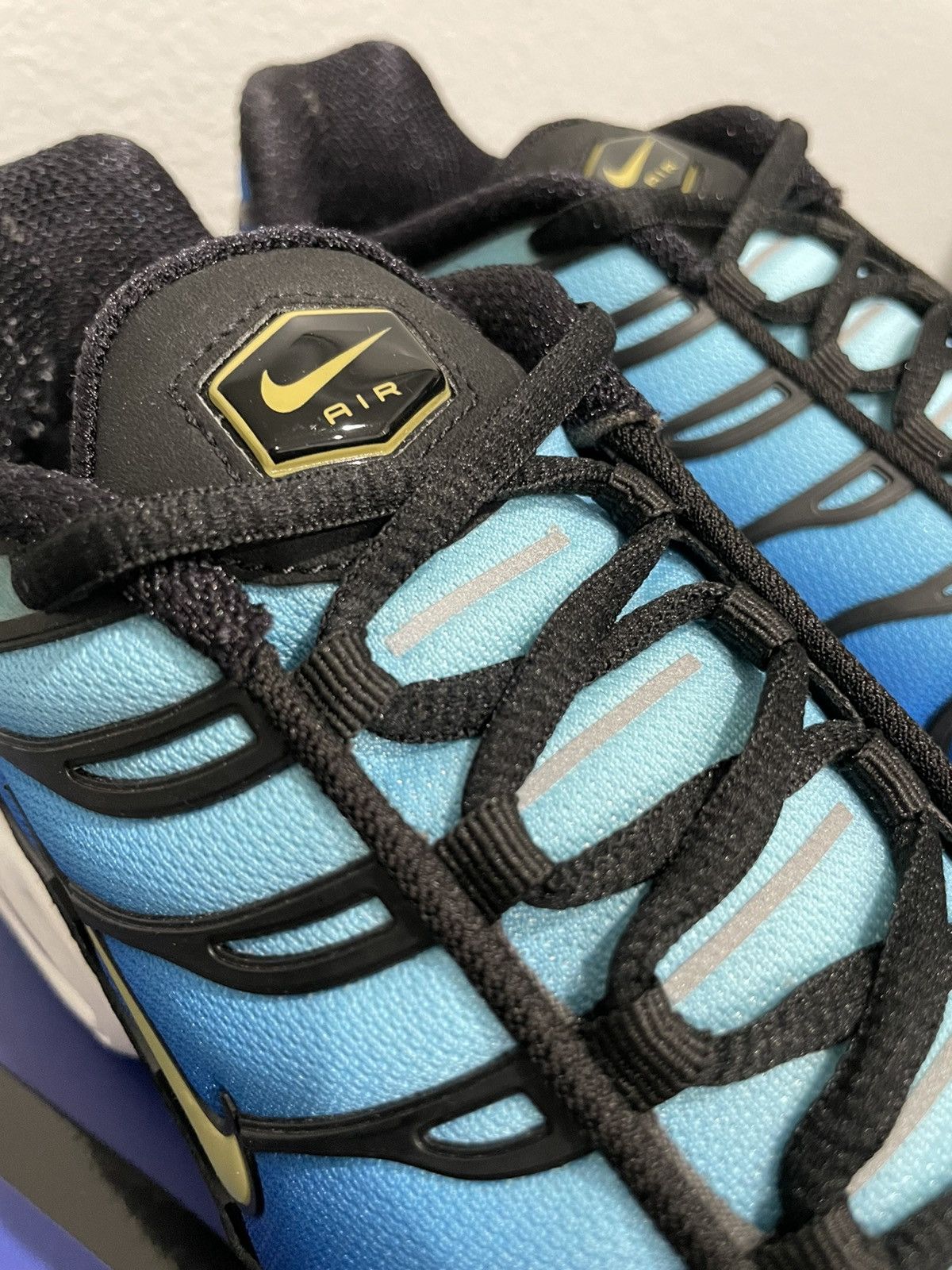 Nike 2018 Nike OG Air Max Plus Hyper Blue Size US 9 / EU 42 - 8 Thumbnail