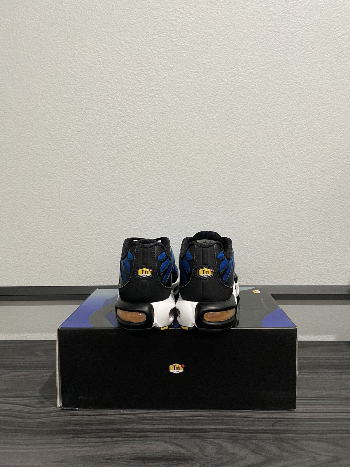 Nike 2018 Nike OG Air Max Plus Hyper Blue Size US 9 / EU 42 - 3 Thumbnail