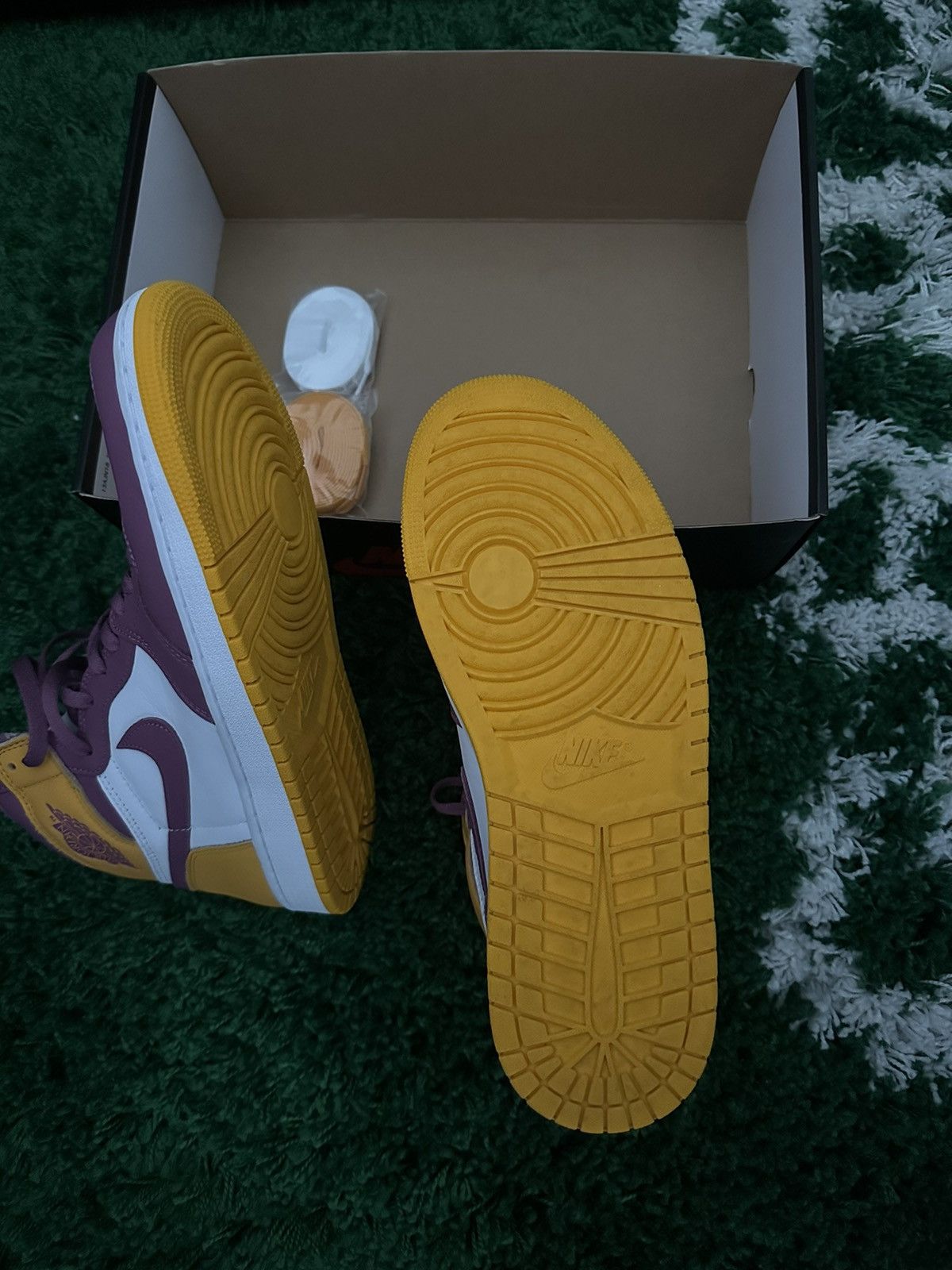 Nike Air‎ Jordan 1 Retro High OG Brotherhood-w/extra laces-Size 10.5-New in Box Jordan Air Jordan 1 Retro High OG  main image 4