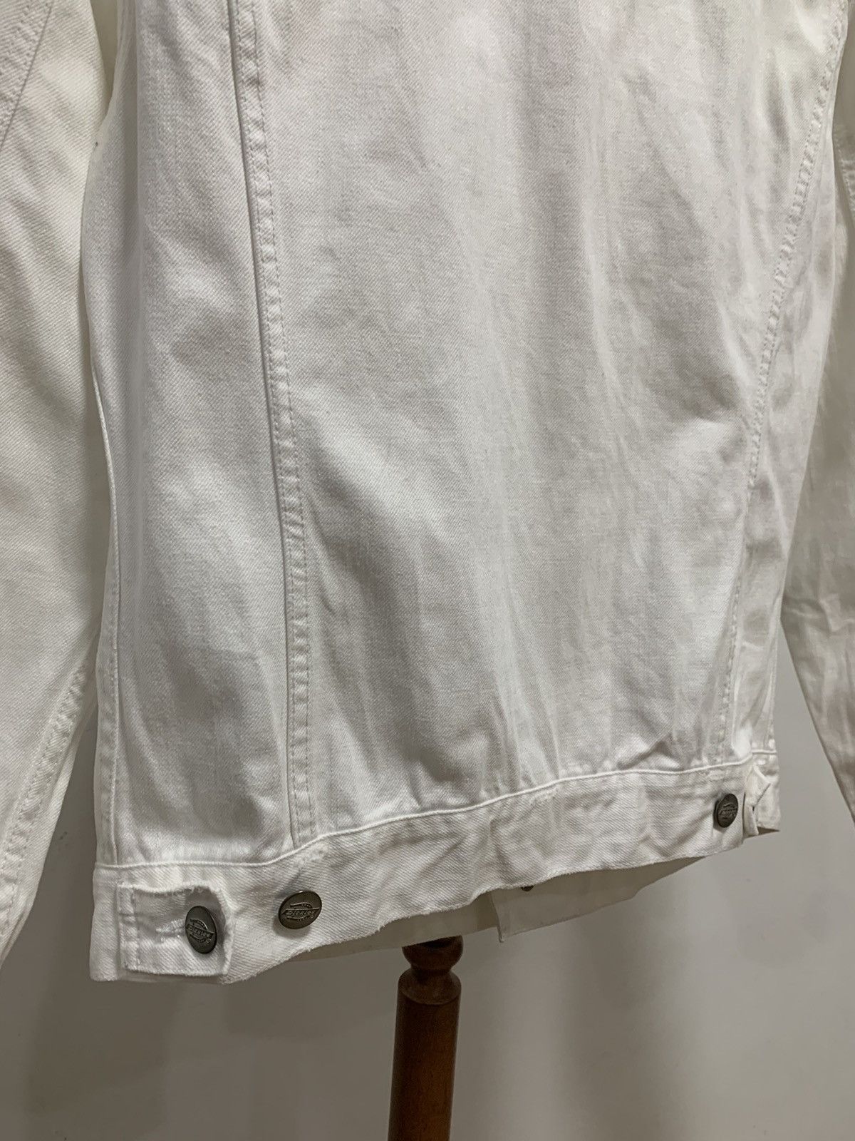 Vintage Vintage Dickies Distressed White Denim Jacket Size US S / EU 44-46 / 1 - 8 Thumbnail