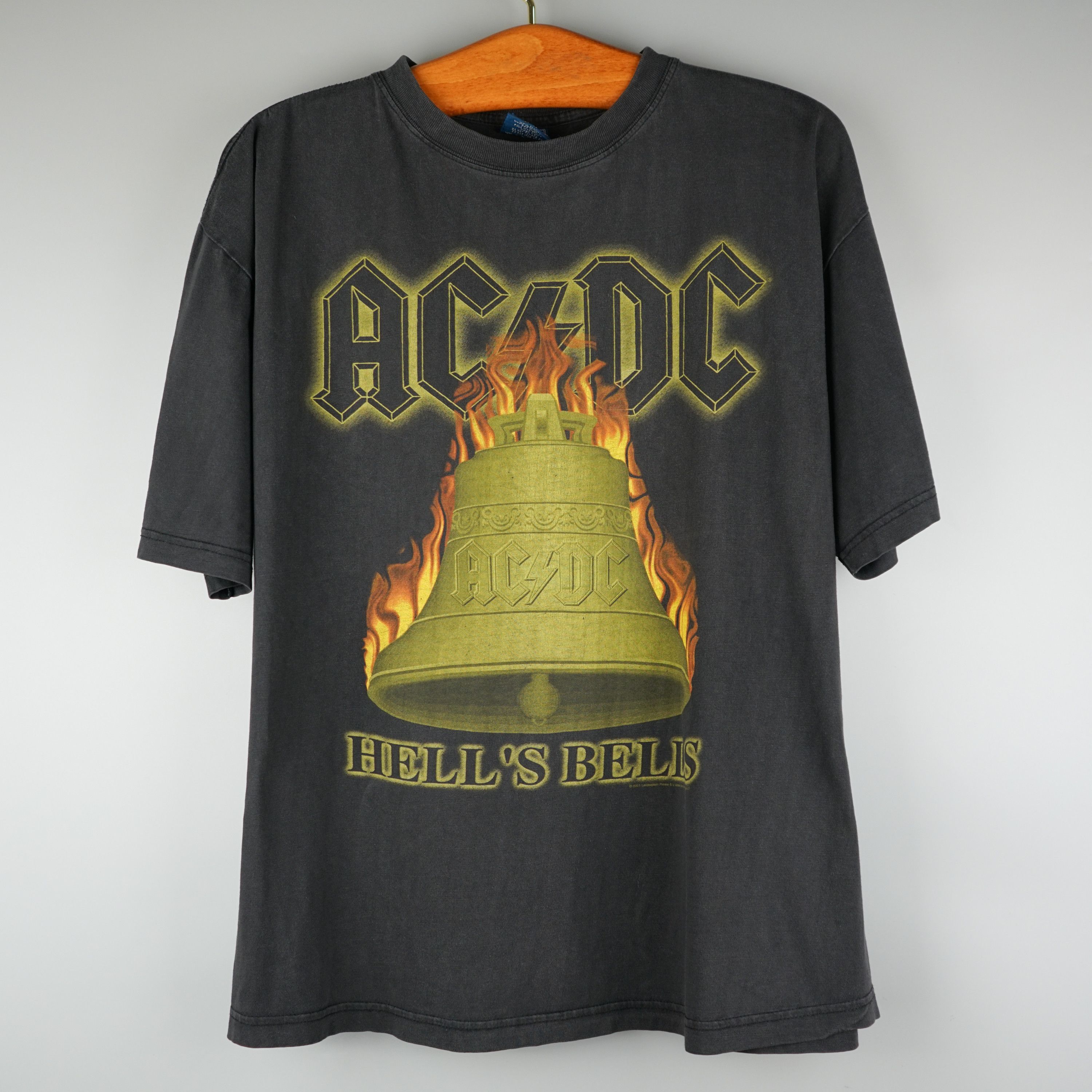 Band Tees × Vintage 2001 ACDC t-shirt Hells Bells Size US XL / EU 56 / 4 - 1 Thumbnail