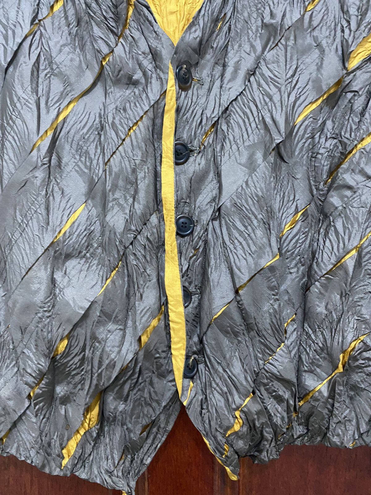 Issey Miyake Issey Miyake Wrinkle Silk Design Vest (Waist Coat) Size US M / EU 48-50 / 2 - 3 Thumbnail