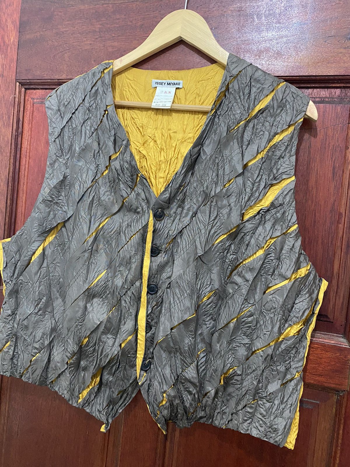 Issey Miyake Issey Miyake Wrinkle Silk Design Vest (Waist Coat) Size US M / EU 48-50 / 2 - 6 Thumbnail