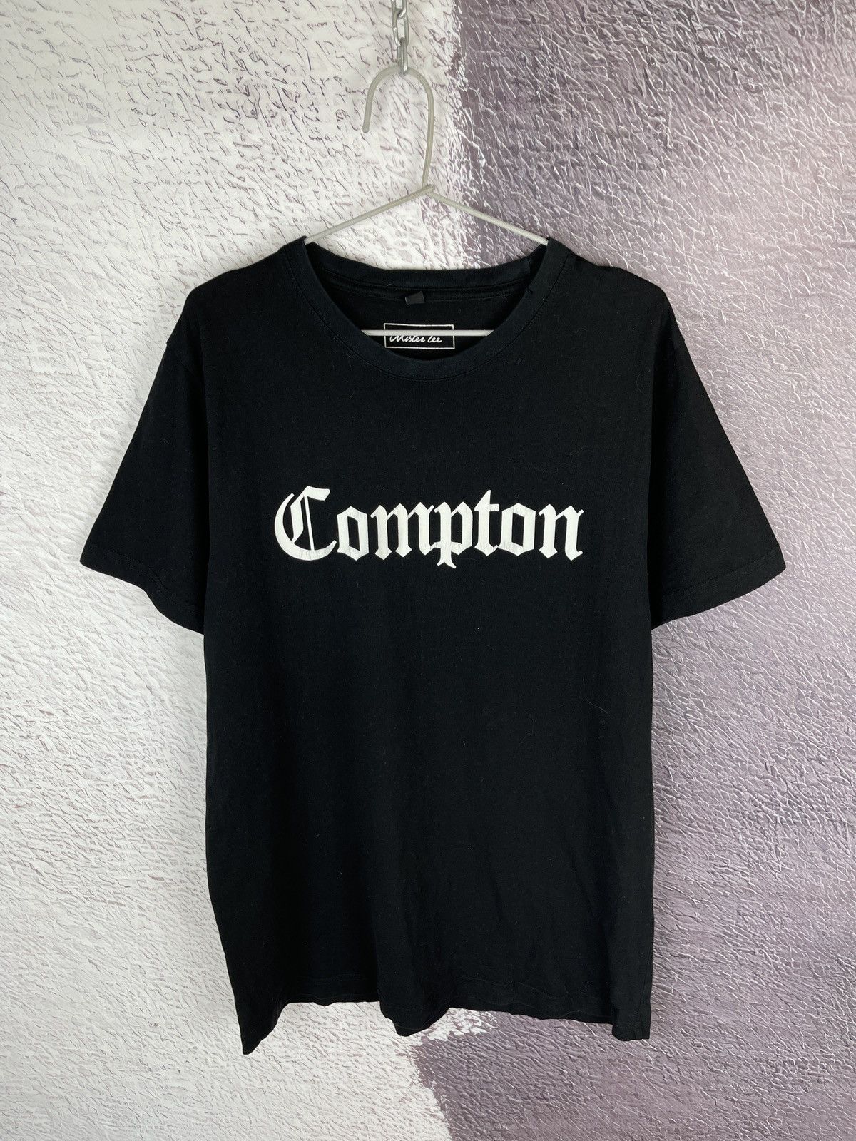 Band Tees Mister Tee Compton vintage big logo tee shirt Size US XL / EU 56 / 4 - 1 Thumbnail