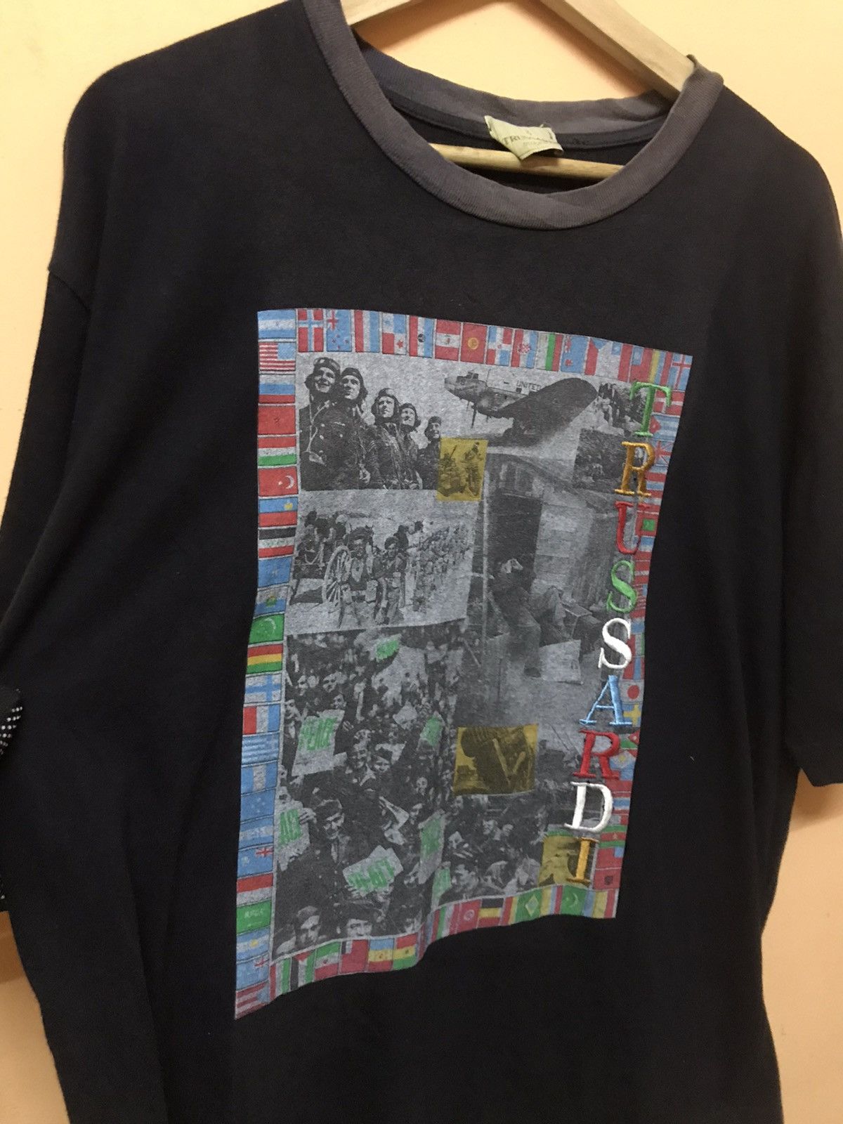 Trussardi ‼️MADE IN ITALY TRUSSADI PEACE NO WAR TSHIRT‼️ Size US L / EU 52-54 / 3 - 3 Thumbnail