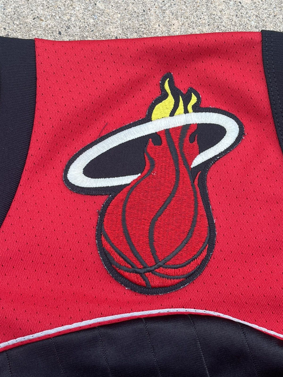 Majestic × NBA × Vintage VINTAGE 90’S NBA MAJESTIC BASKETBALL JERSEY Size US L / EU 52-54 / 3 - 7 Thumbnail