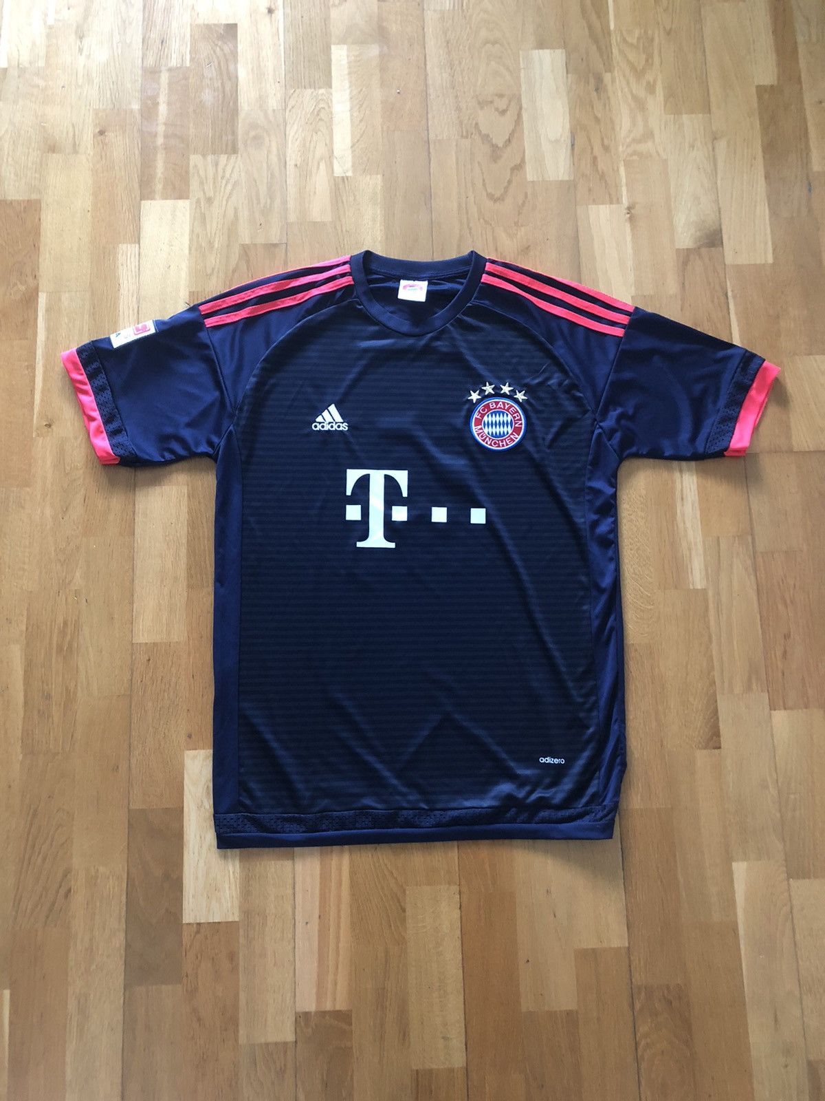 Other DOUGLAS COSTA BAYERN MUNICH FOOTBALL REPLICA SOCCER JERSEY Size US L / EU 52-54 / 3 - 2 Thumbnail
