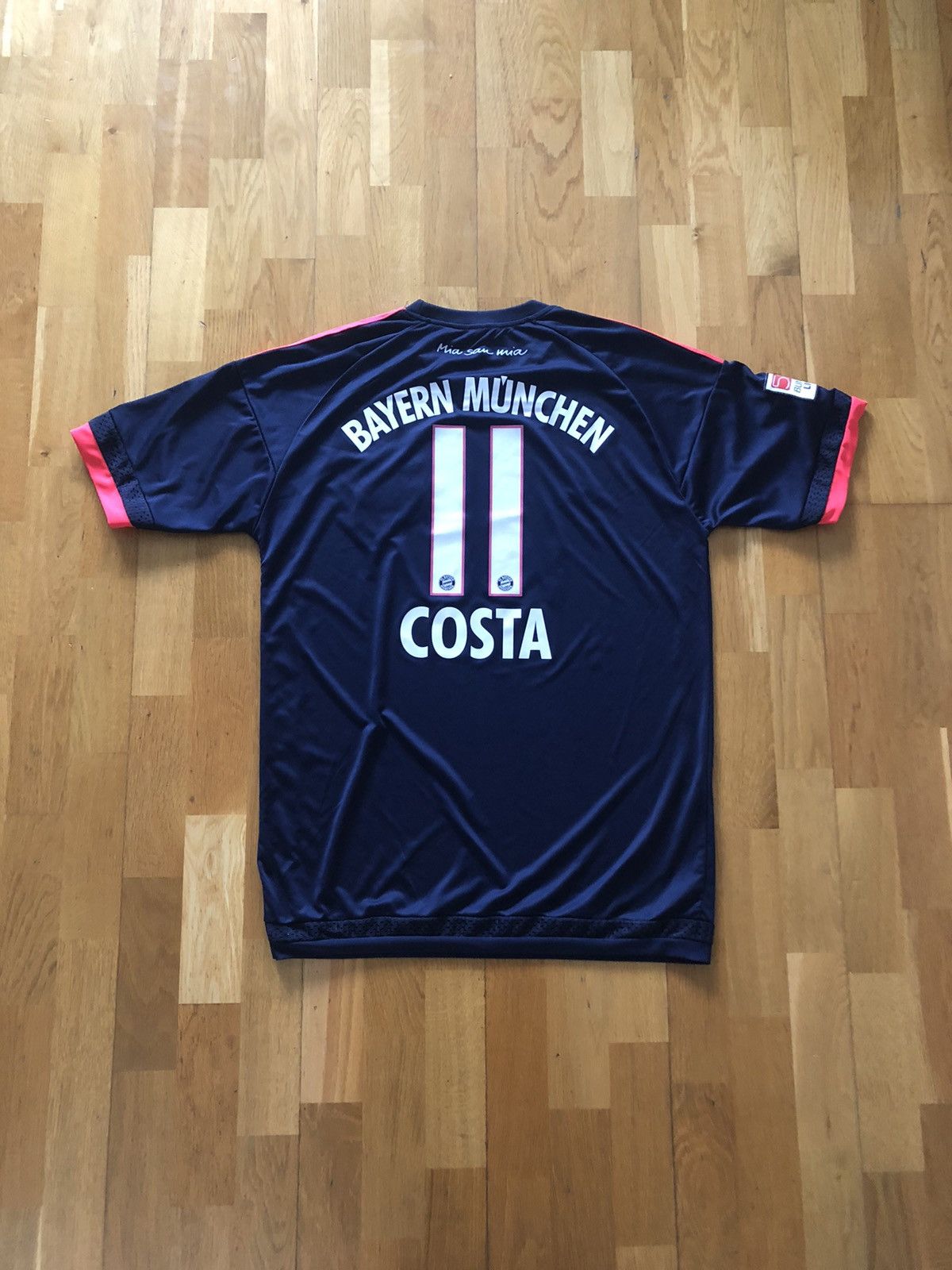 Other DOUGLAS COSTA BAYERN MUNICH FOOTBALL REPLICA SOCCER JERSEY Size US L / EU 52-54 / 3 - 1 Thumbnail