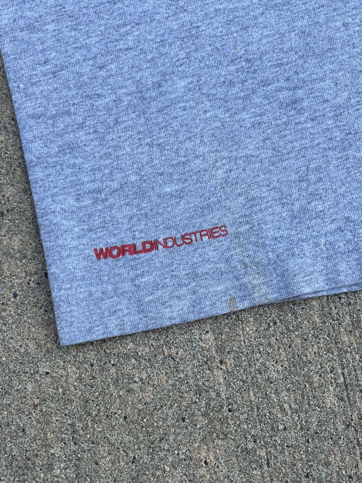 Hook-Ups VINTAGE 90’S WORLD INDUSTRIES SKATEBOARDS T-SHIRT Size US M / EU 48-50 / 2 - 8 Thumbnail