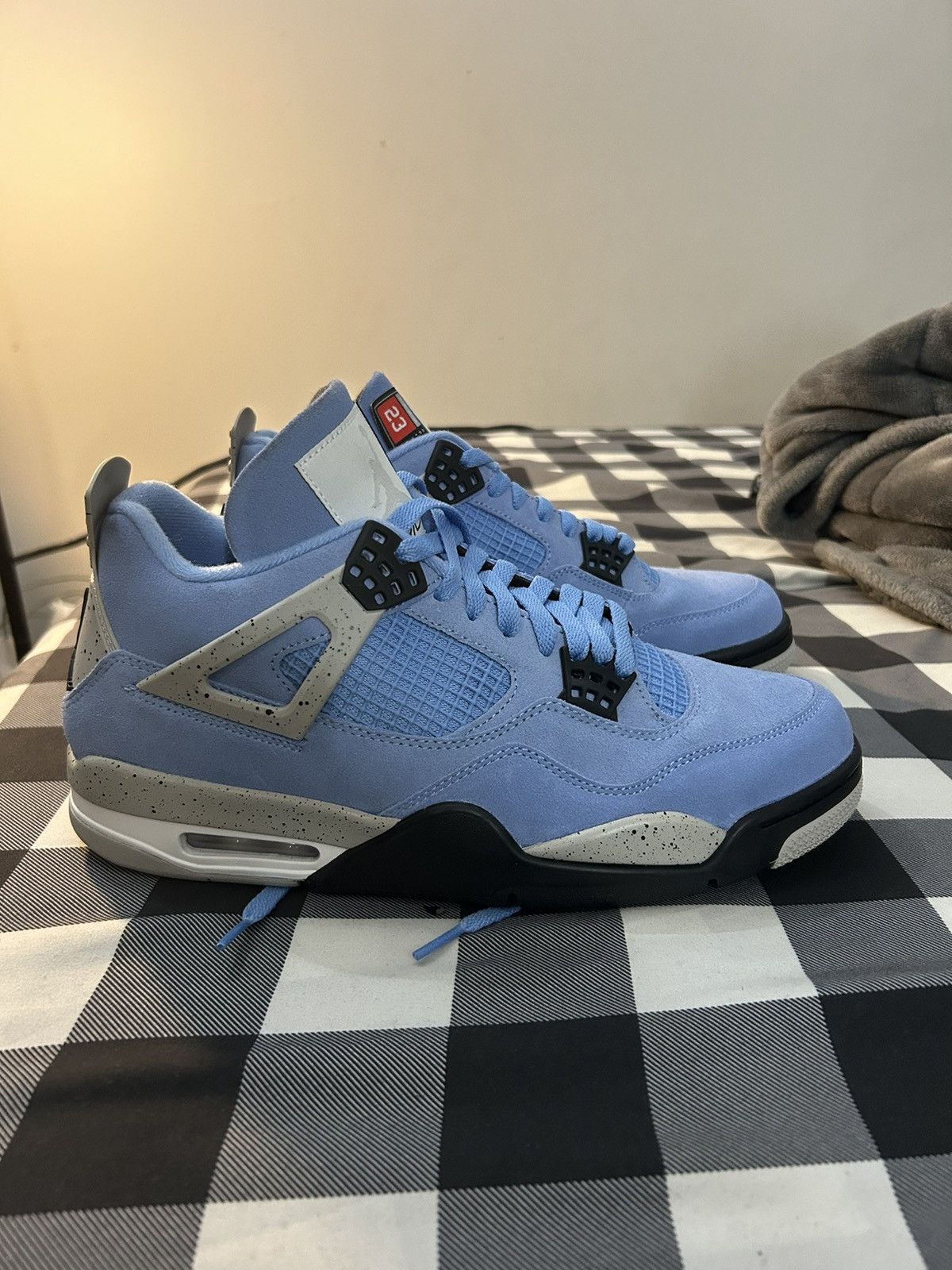 Nike Air Jordan Retro 'University Blue'