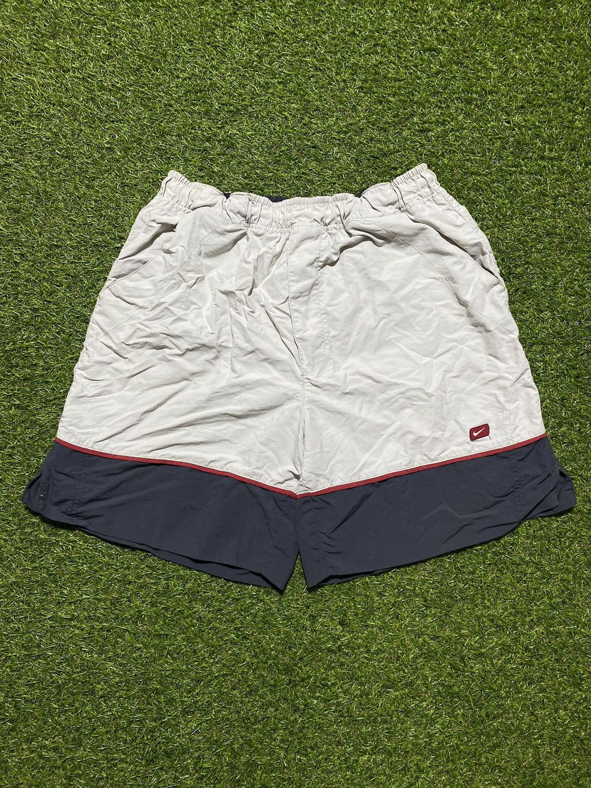 Nike Vintage Nike shorts streetwear swoosh casual y2k size M Size US 32 / EU 48 - 1 Thumbnail