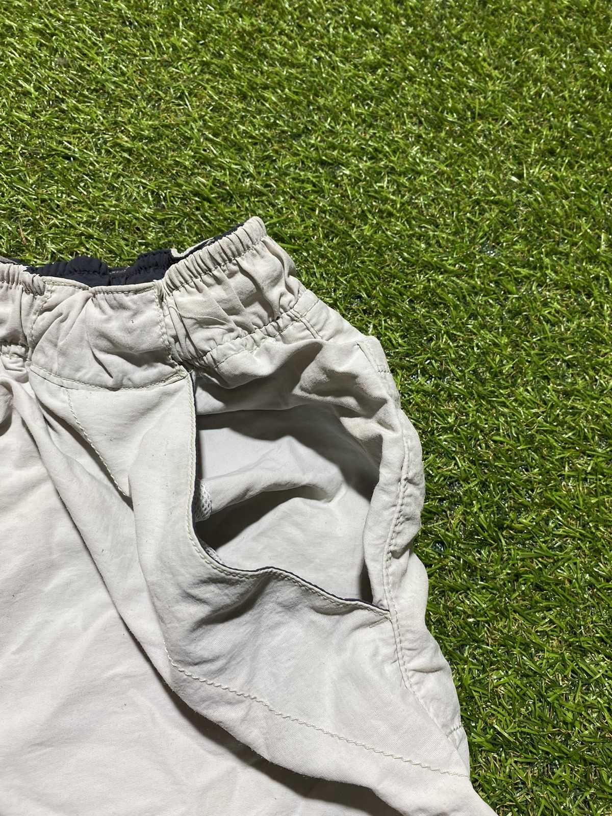 Nike Vintage Nike shorts streetwear swoosh casual y2k size M Size US 32 / EU 48 - 2 Thumbnail