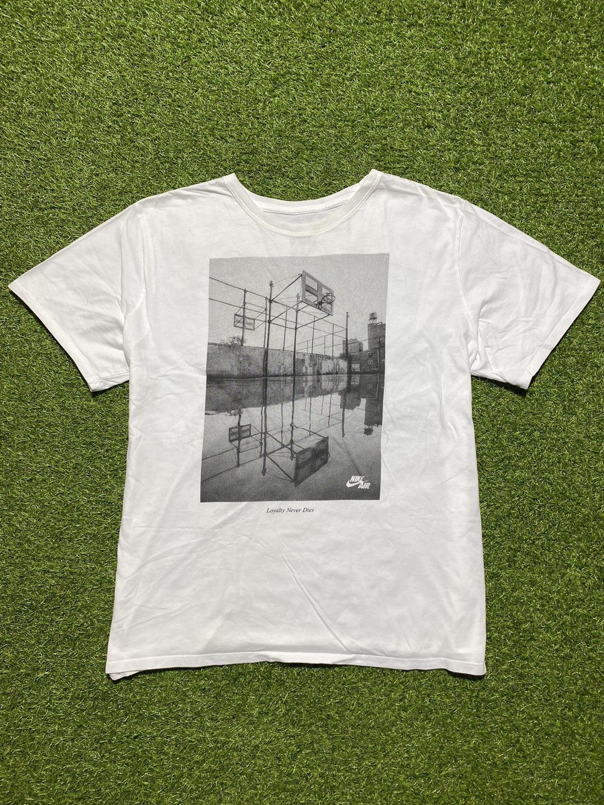 Nike Vintage 90s Nike tee streetwear big logo swoosh size XXL Size US XXL / EU 58 / 5 - 1 Thumbnail