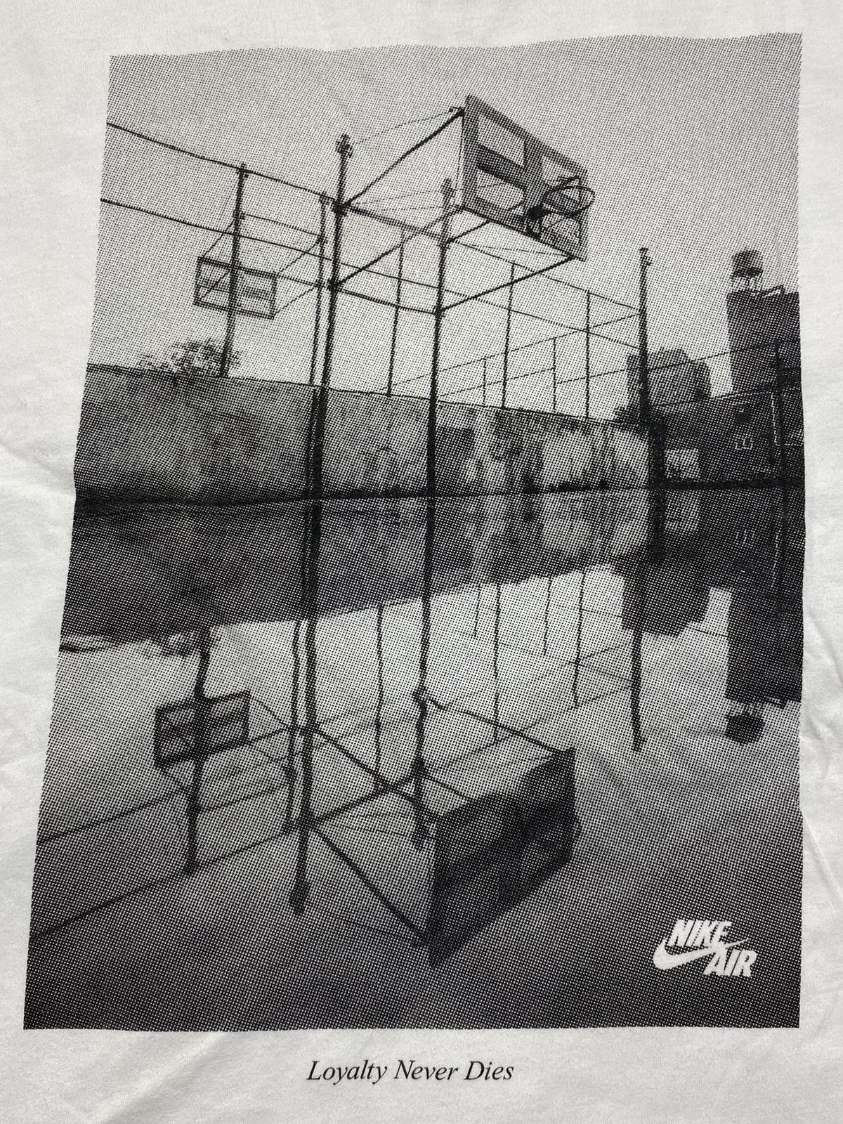 Nike Vintage 90s Nike tee streetwear big logo swoosh size XXL Size US XXL / EU 58 / 5 - 2 Thumbnail