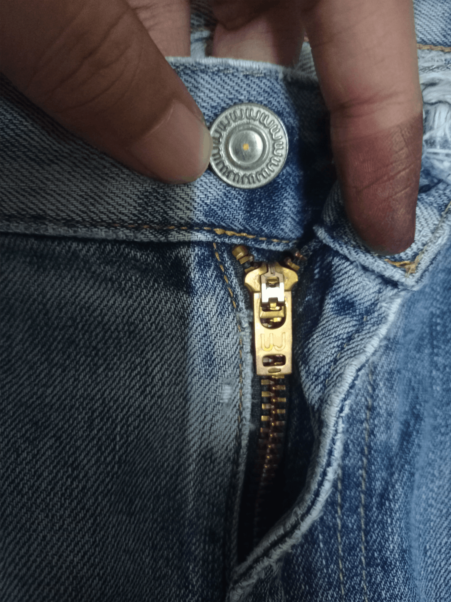 Japanese Brand × Uniqlo Vintage Japanese Uniqlo Blue Wash Distressed Loose Jeans Size US 35 - 3 Thumbnail
