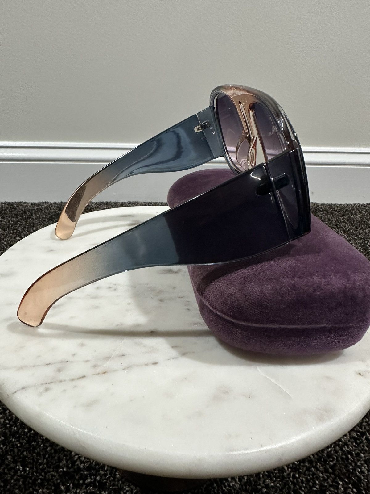 Gucci Gucci Lucite Transparent XL Frame Sunglasses Size ONE SIZE - 5 Thumbnail