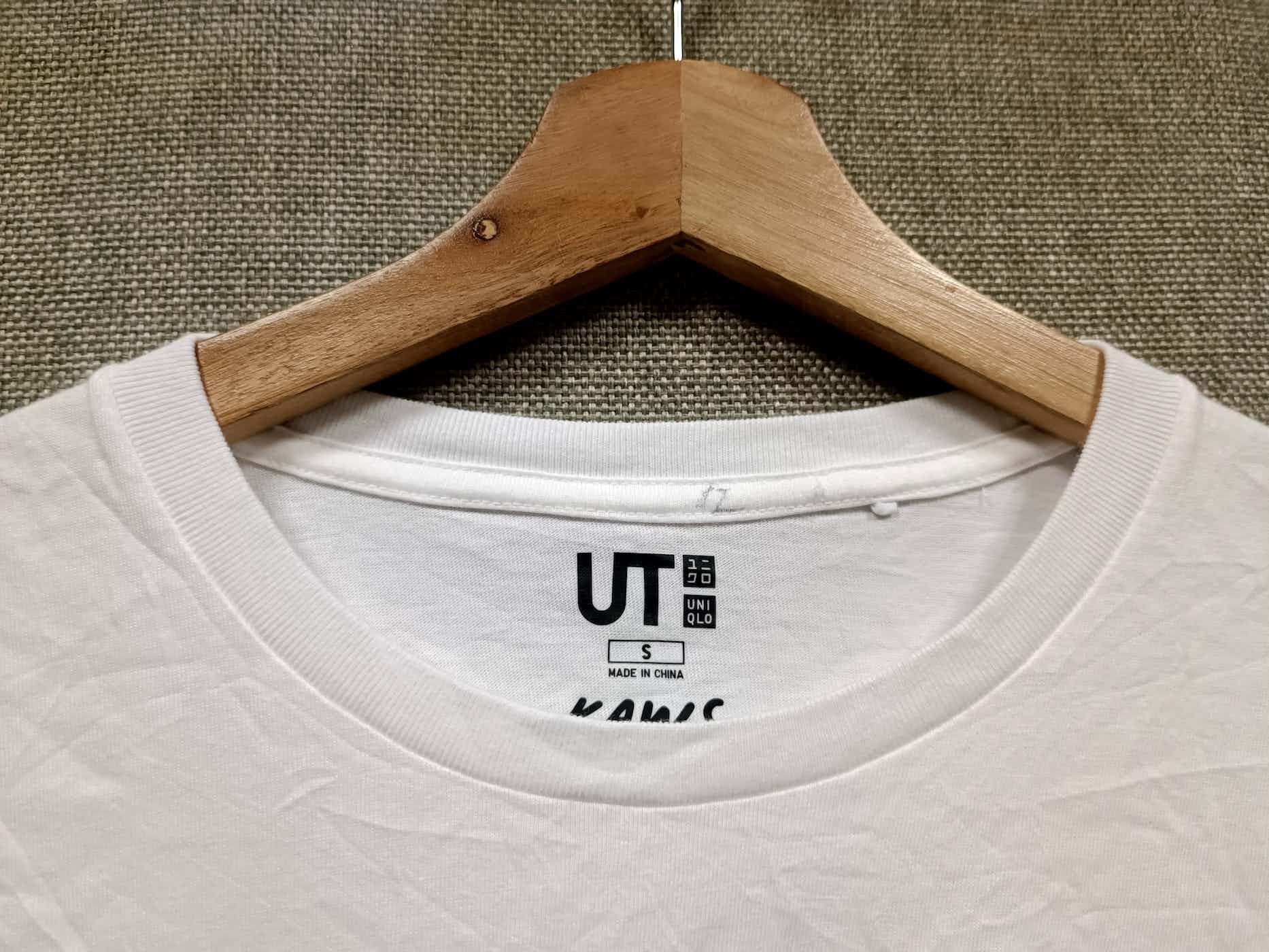 Japanese Brand × Kaws × Uniqlo t shirt kaws x uniqlo Size US S / EU 44-46 / 1 - 3 Thumbnail