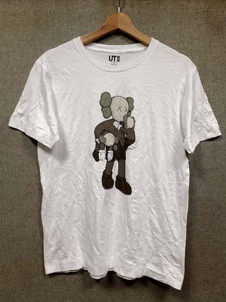 Japanese Brand × Kaws × Uniqlo t shirt kaws x uniqlo Size US S / EU 44-46 / 1 - 1 Thumbnail
