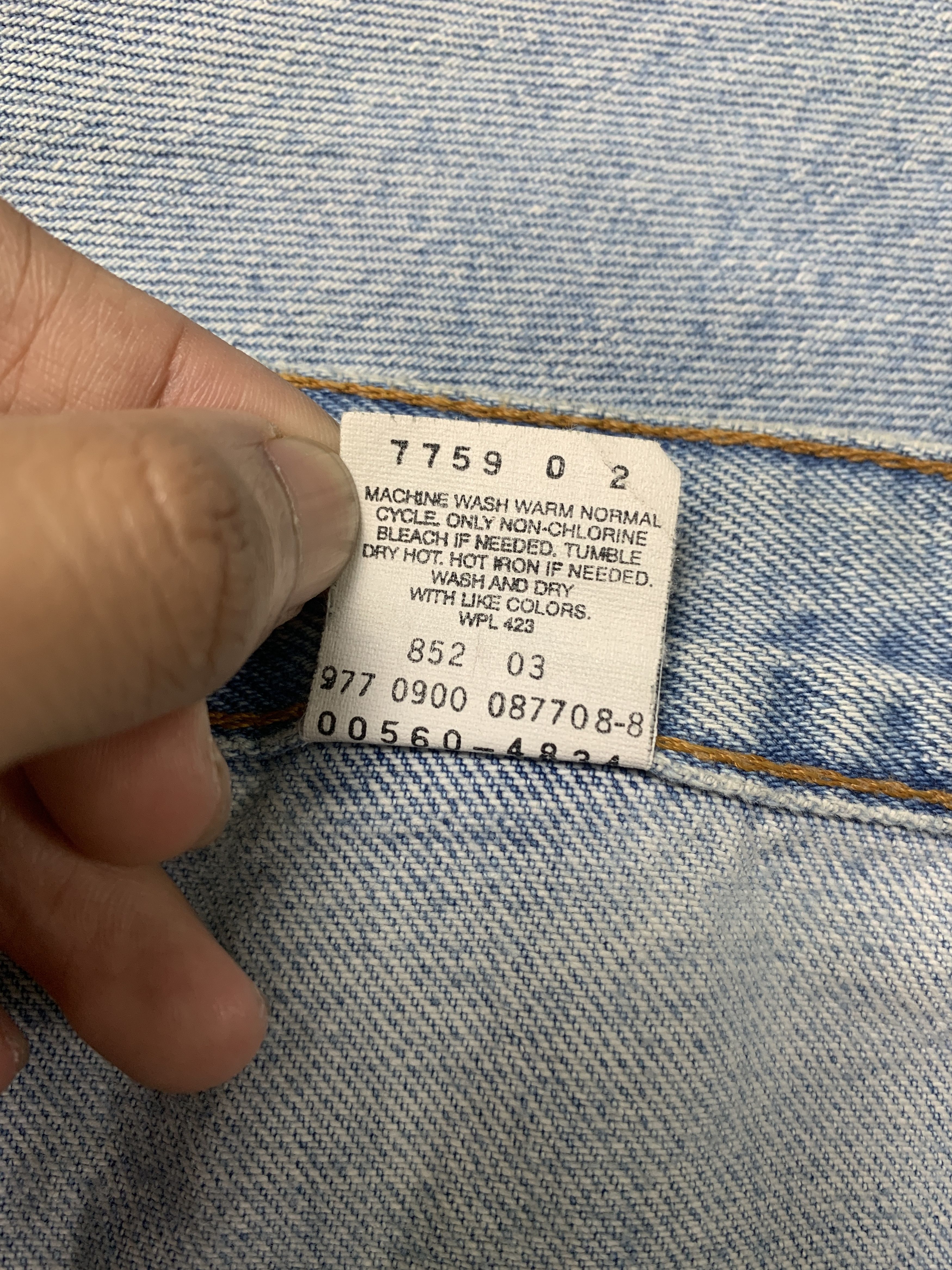 Levi's Vintage 90s LEVI'S 560 Tapered Faded Light Wash Jeans Size US 34 / EU 50 - 11 Thumbnail