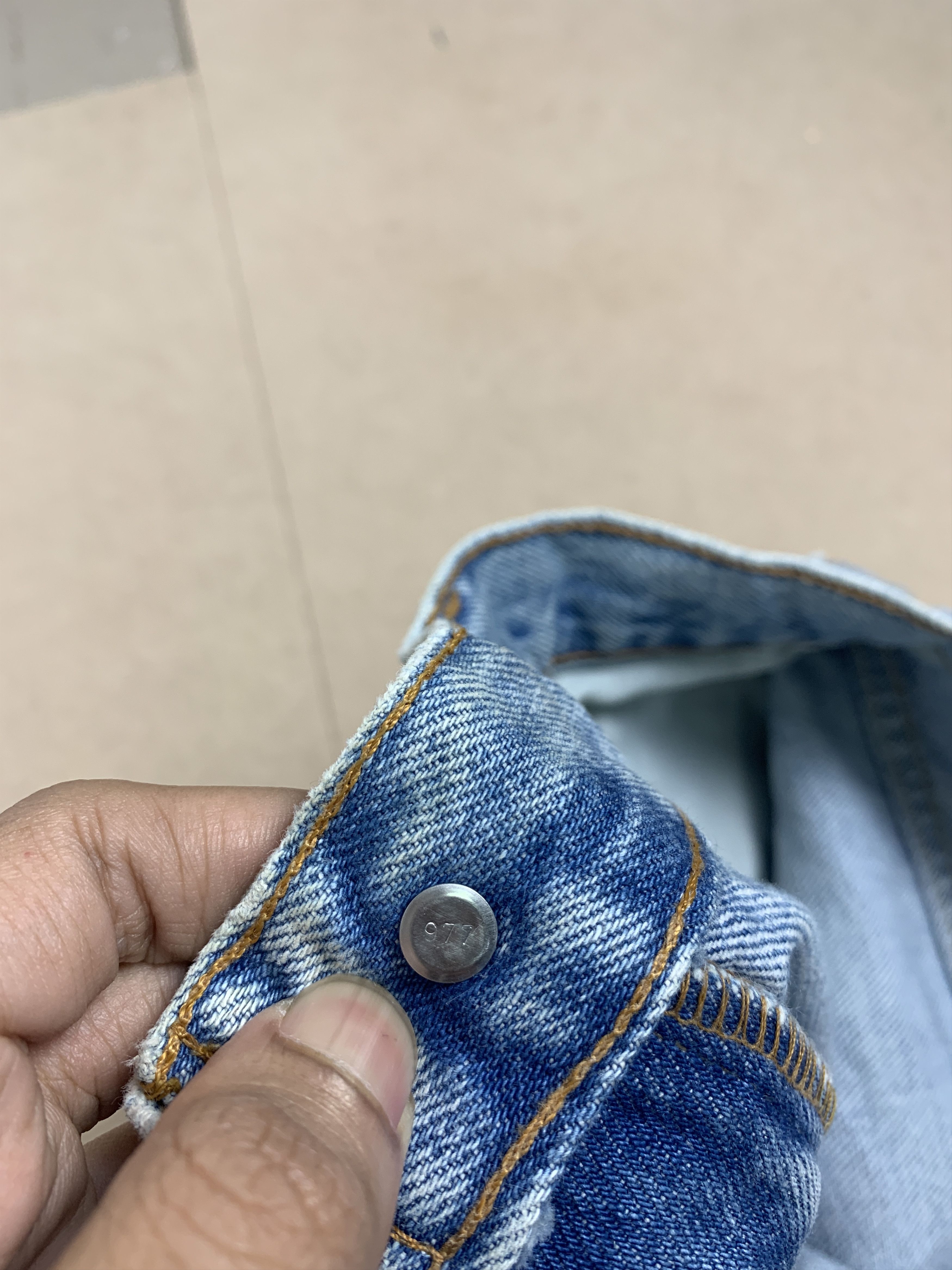 Levi's Vintage 90s LEVI'S 560 Tapered Faded Light Wash Jeans Size US 34 / EU 50 - 12 Thumbnail