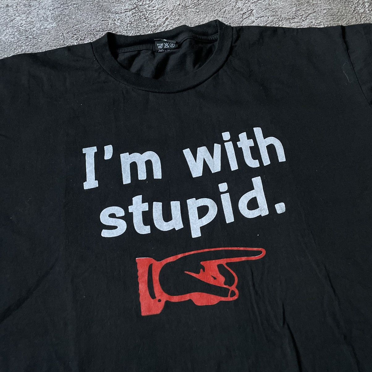 Vintage VINTAGE Y2K “ IM WITH STUPID LOGO “ FUNNY SLOGAN TEE Size US XL / EU 56 / 4 - 6 Thumbnail