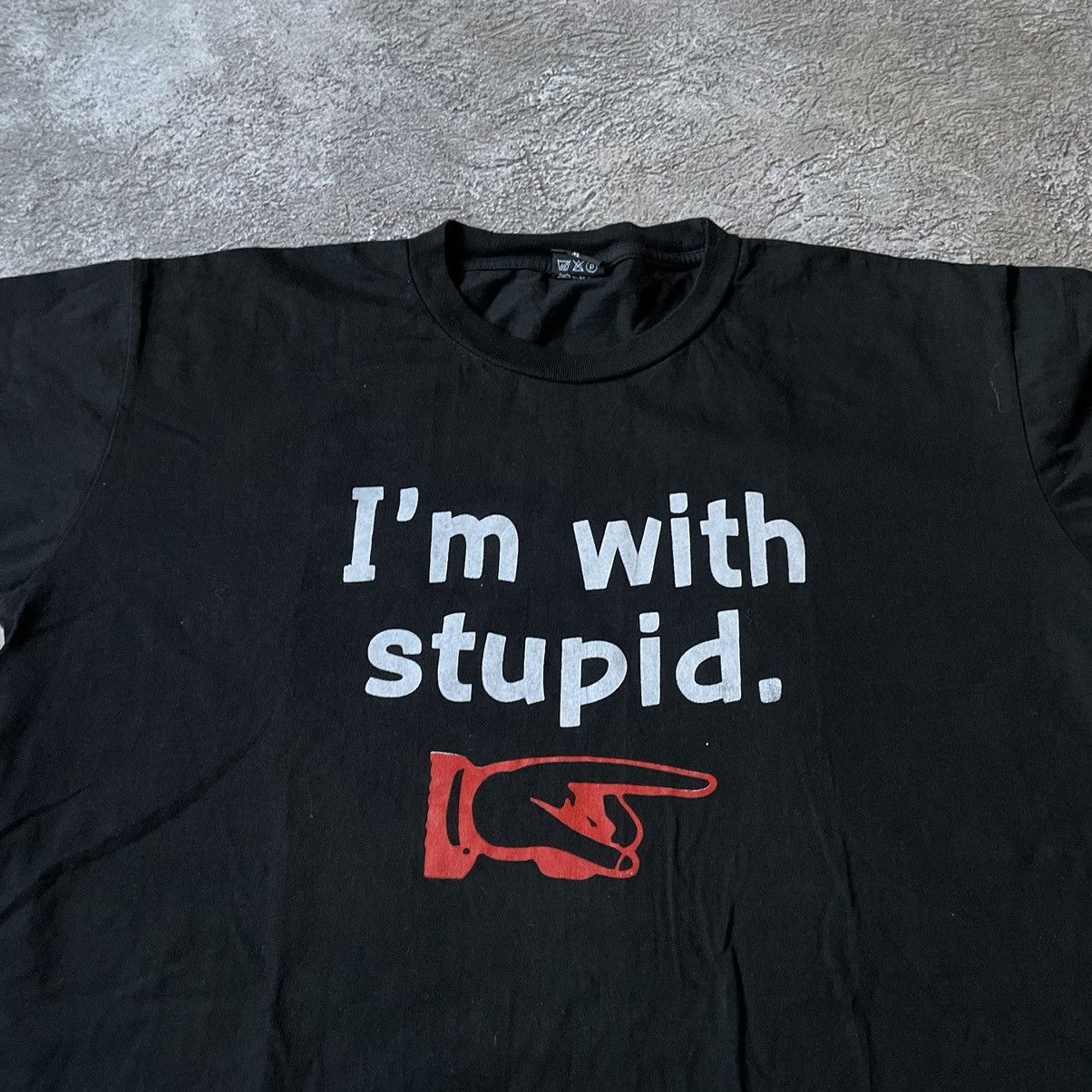 Vintage VINTAGE Y2K “ IM WITH STUPID LOGO “ FUNNY SLOGAN TEE Size US XL / EU 56 / 4 - 5 Thumbnail