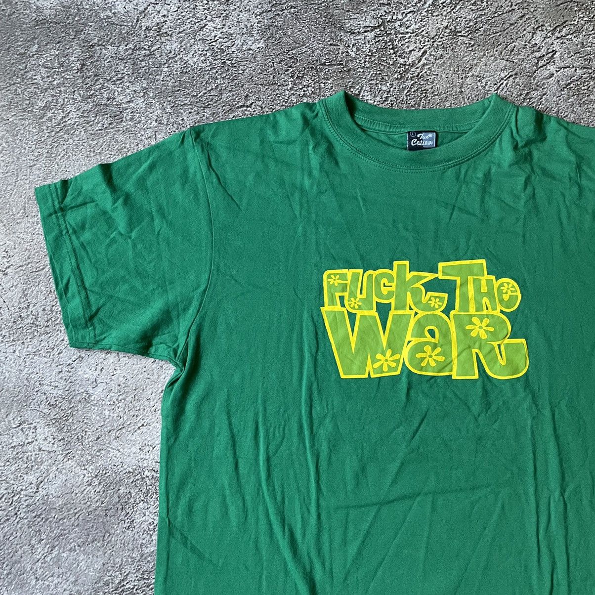 Vintage Vintage Y2K Green Graphic Logo Tee Fuck War Streetwear M Size US M / EU 48-50 / 2 - 4 Thumbnail